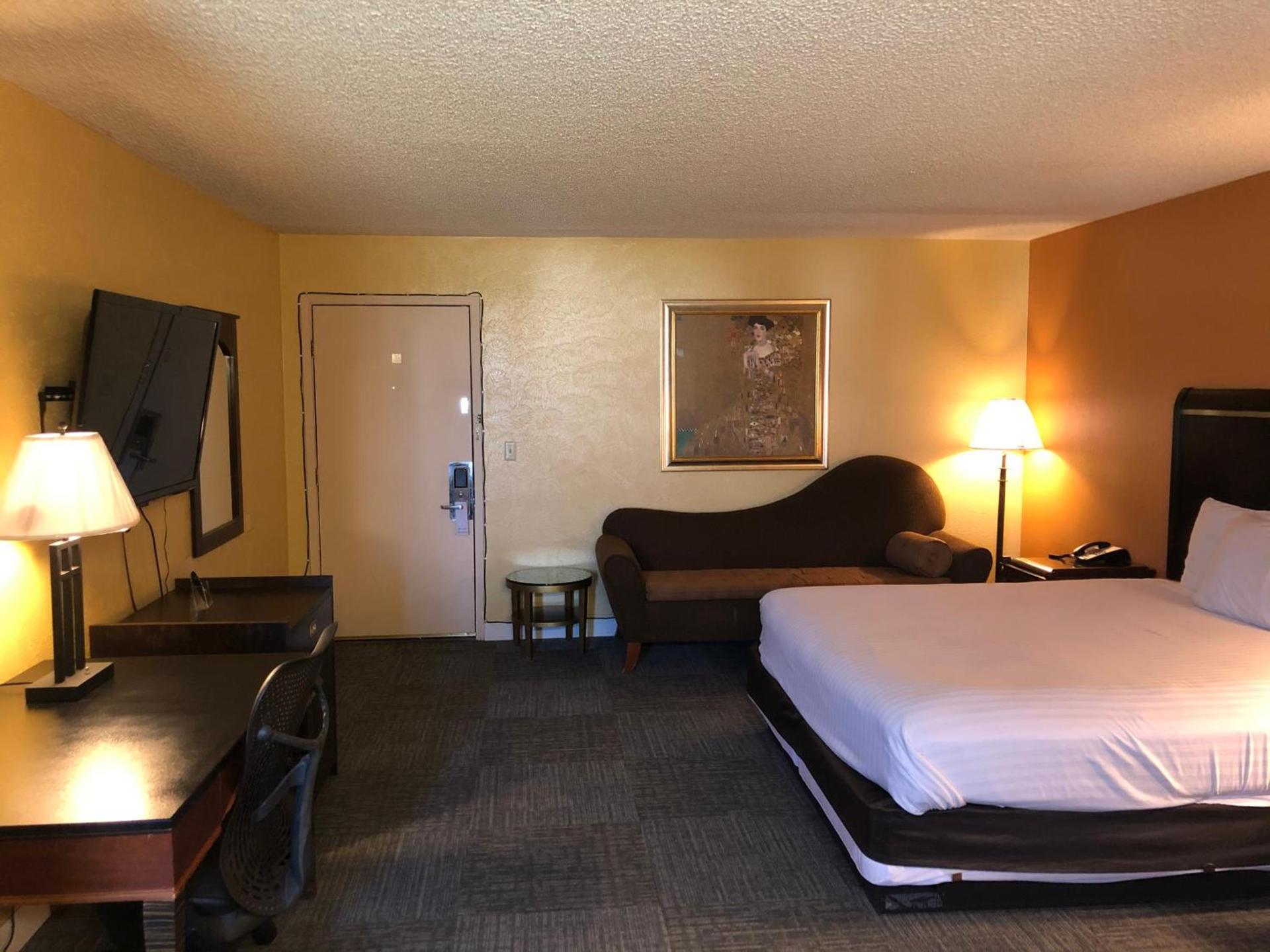 Nendels Inn & Suites Dodge City Airport photo 9