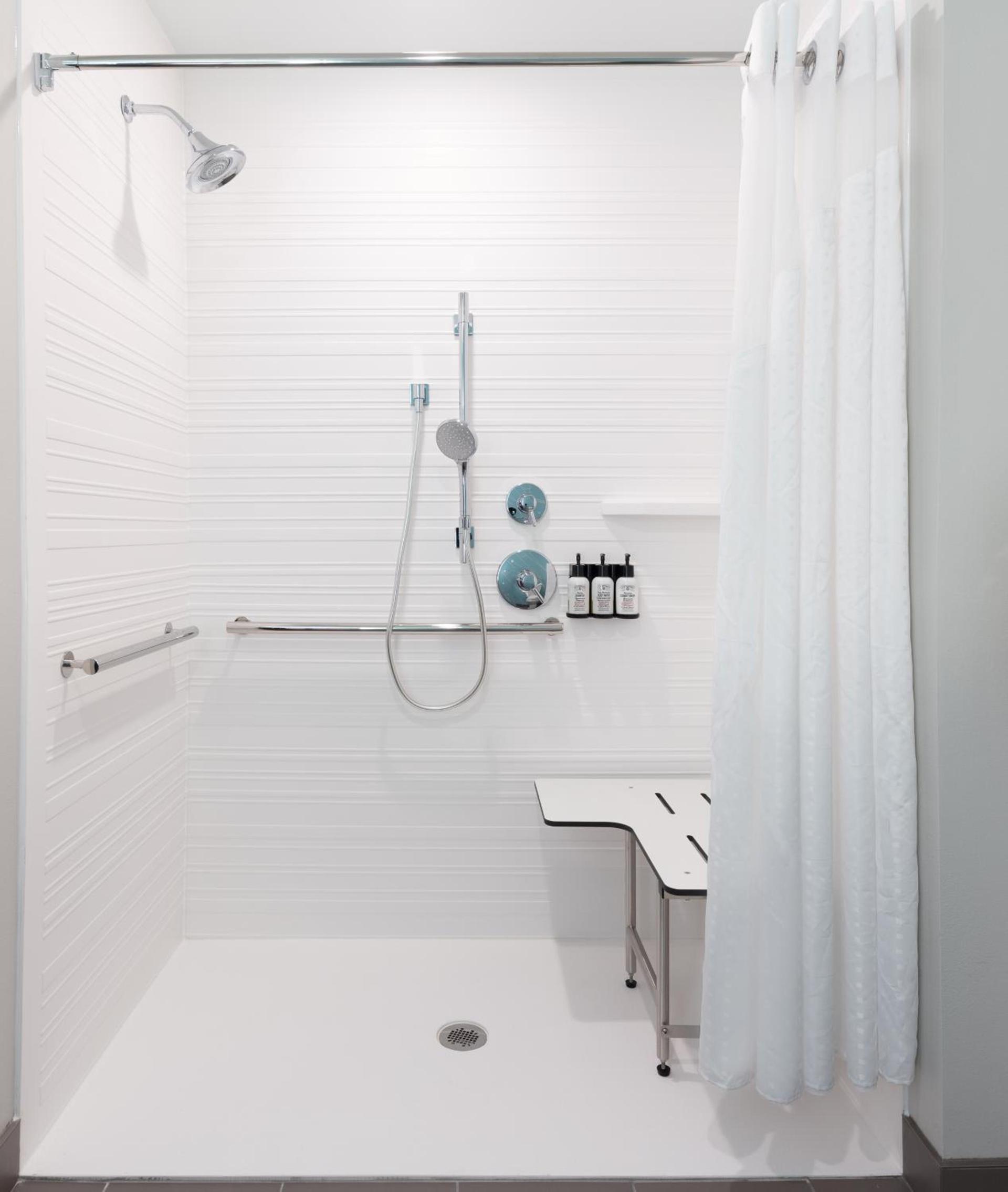 avid hotels - Madison - Monona by IHG photo 3
