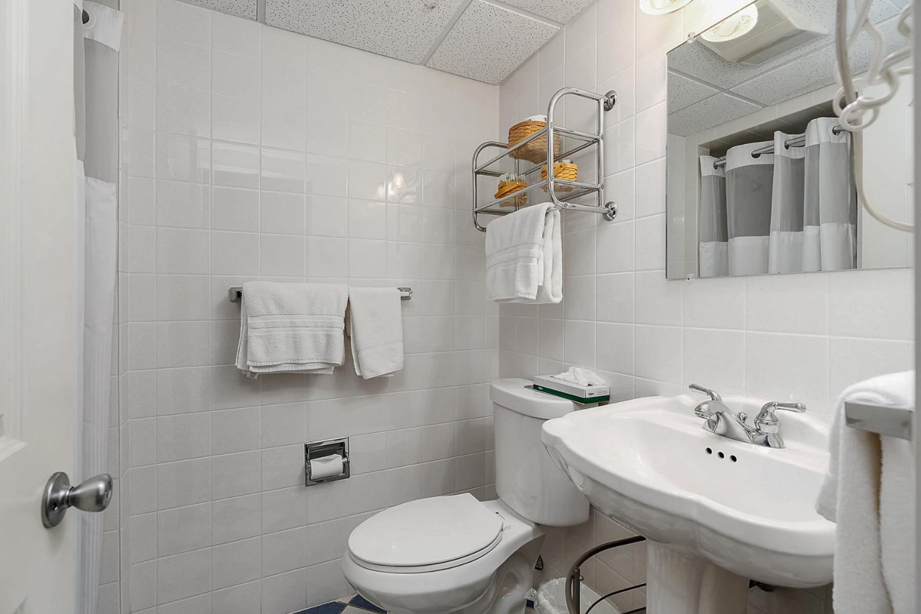 Towne Lyne Motel photo 51