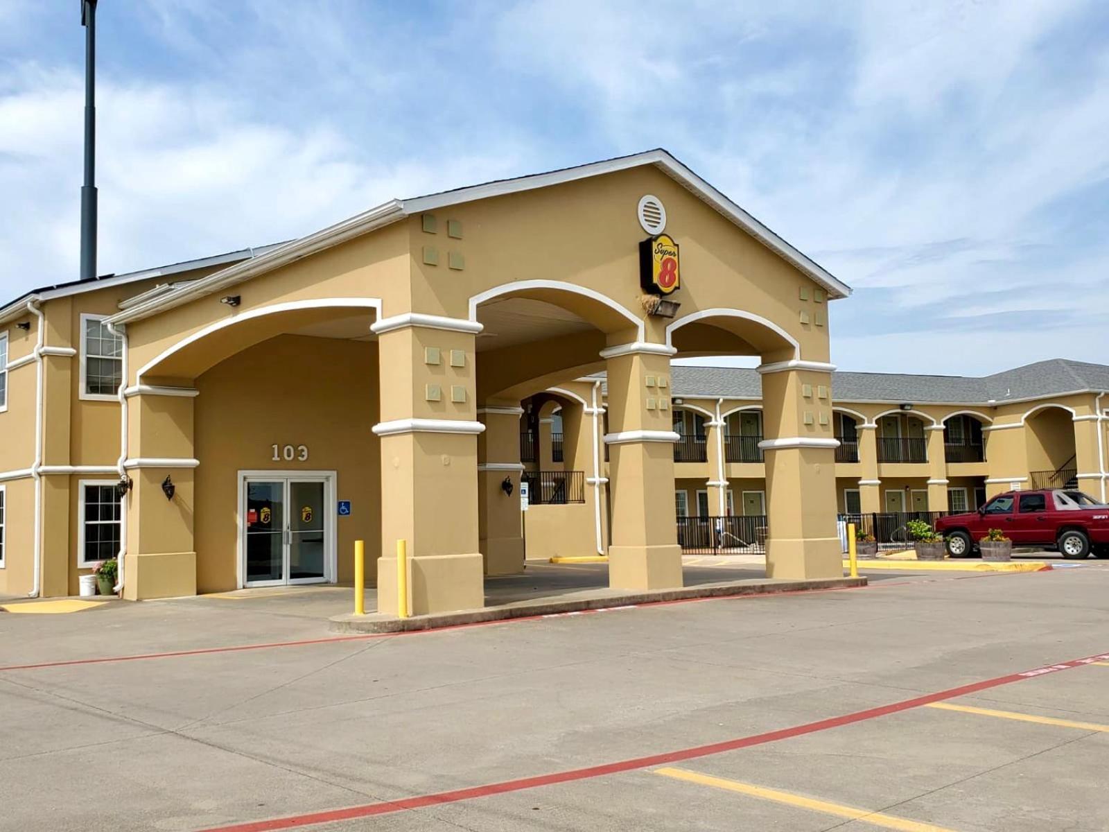 Scottish Inns & Suites Forney photo 20