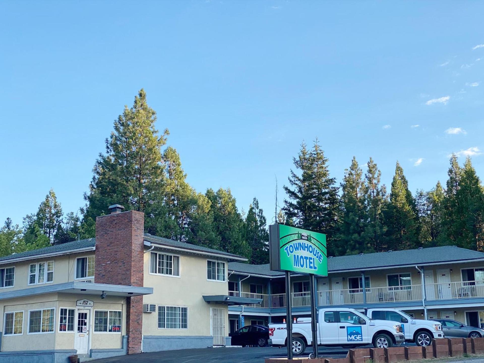 Townhouse Motel — hotel in Weed
