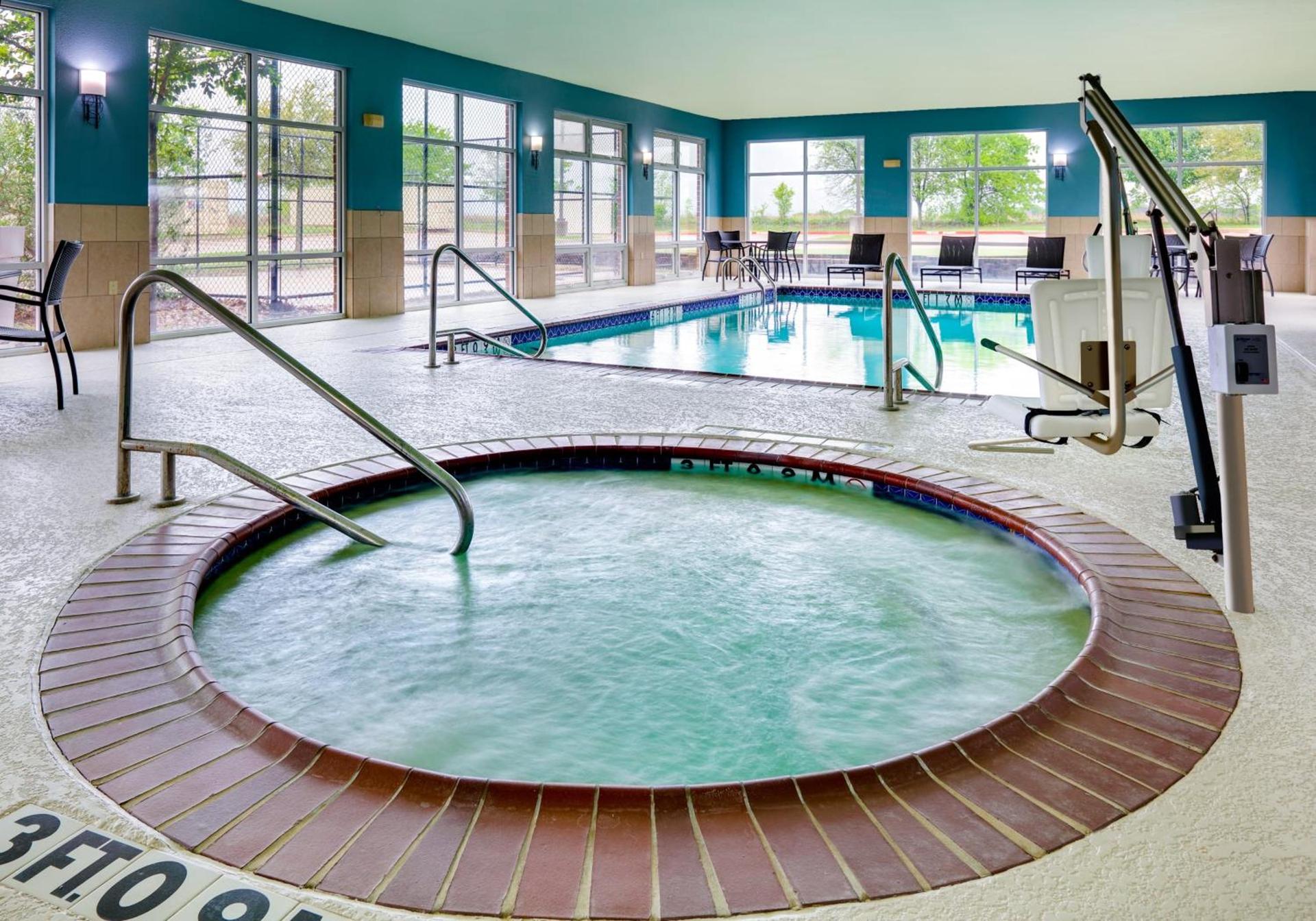 Holiday Inn Express Hotel & Suites Cleburne by IHG photo 22