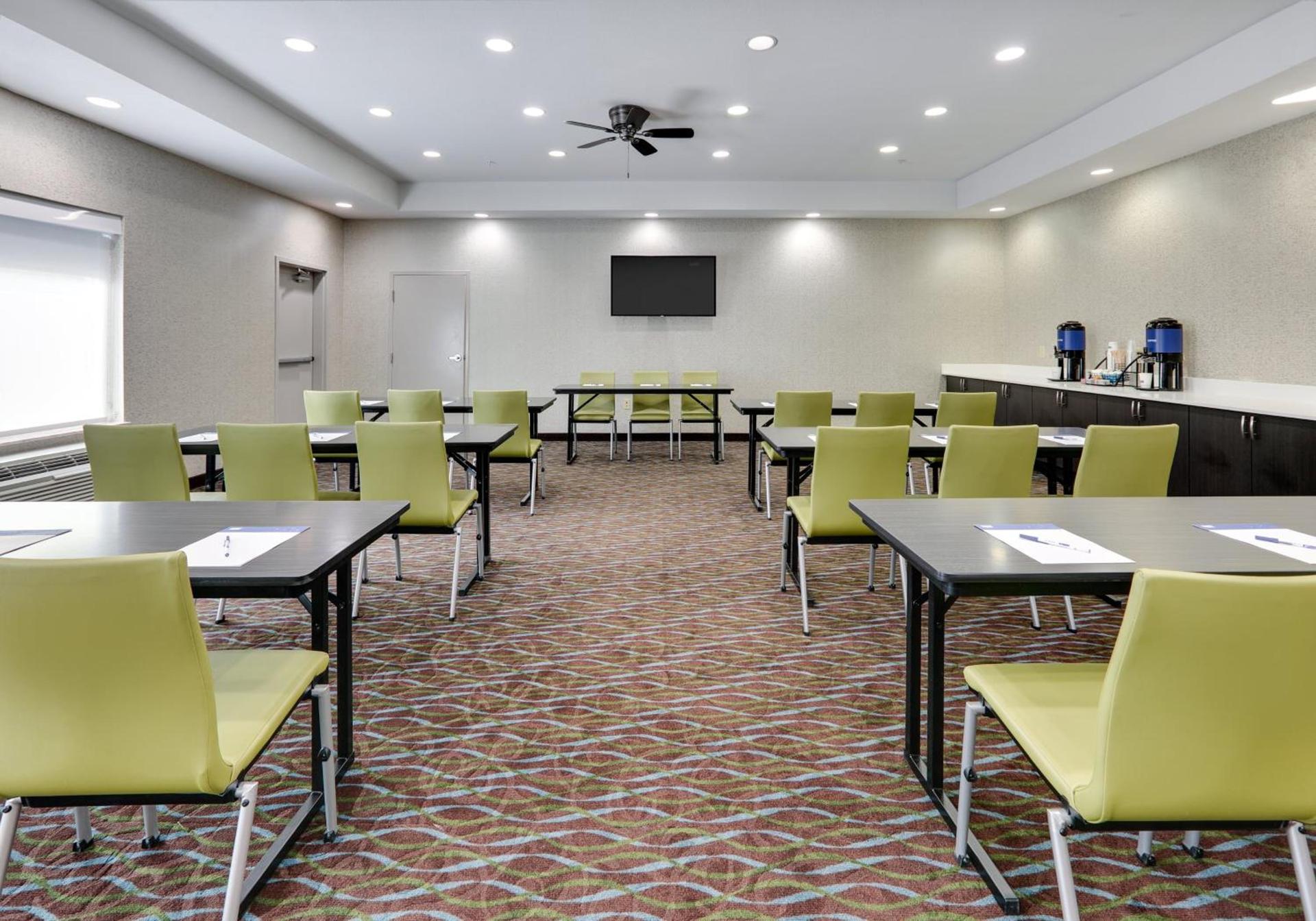 Holiday Inn Express Hotel & Suites Cleburne by IHG photo 23