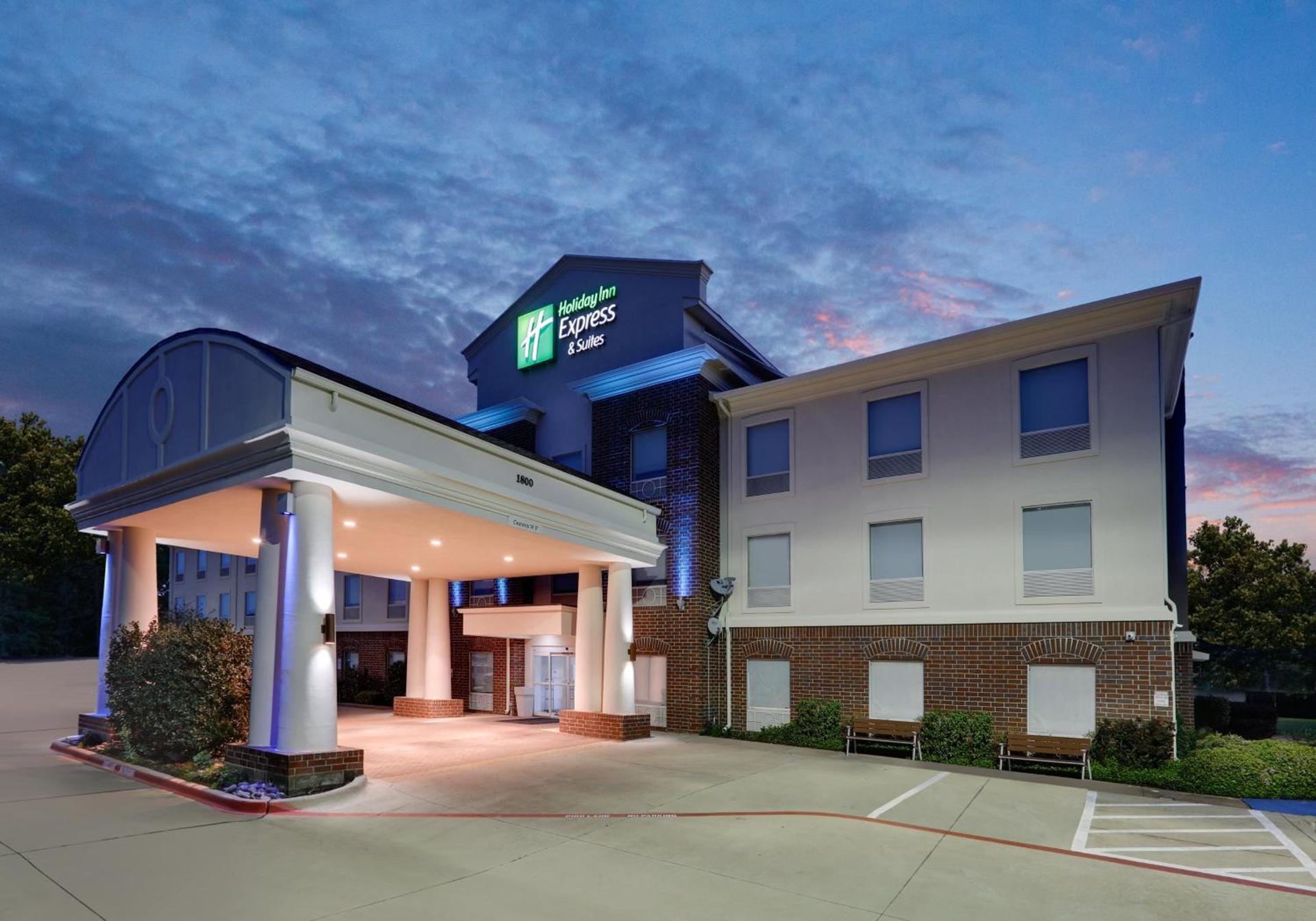 Holiday Inn Express Hotel & Suites Cleburne by IHG photo 26