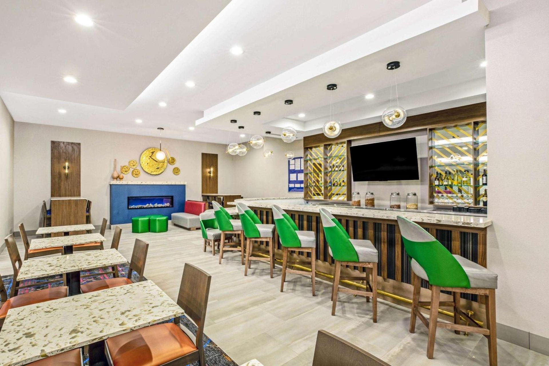 La Quinta by Wyndham Waco Baylor Downtown photo 5