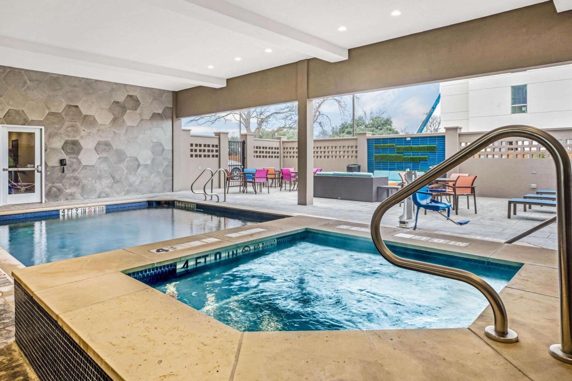 La Quinta by Wyndham Waco Baylor Downtown photo 6