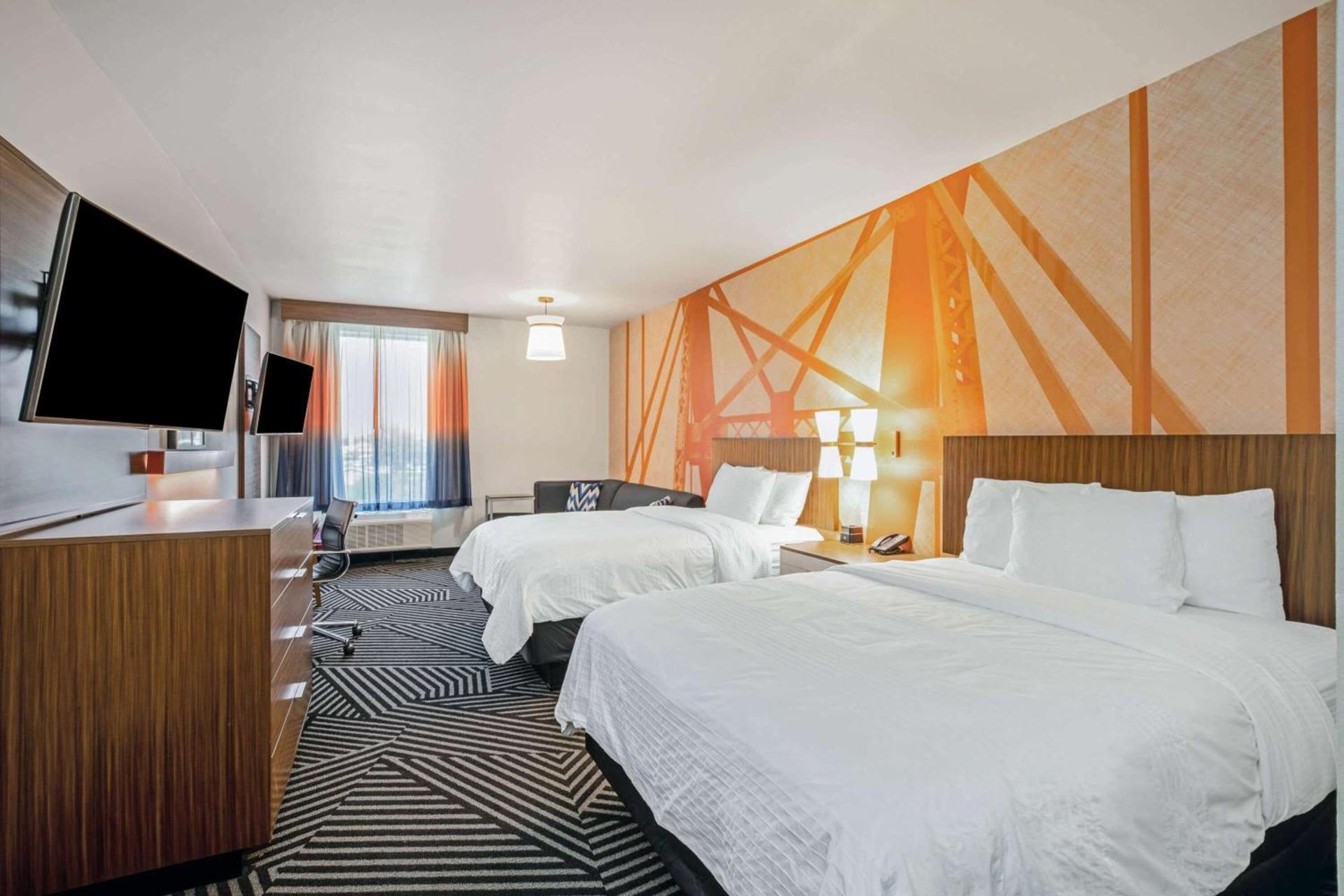 La Quinta by Wyndham Waco Baylor Downtown photo 2