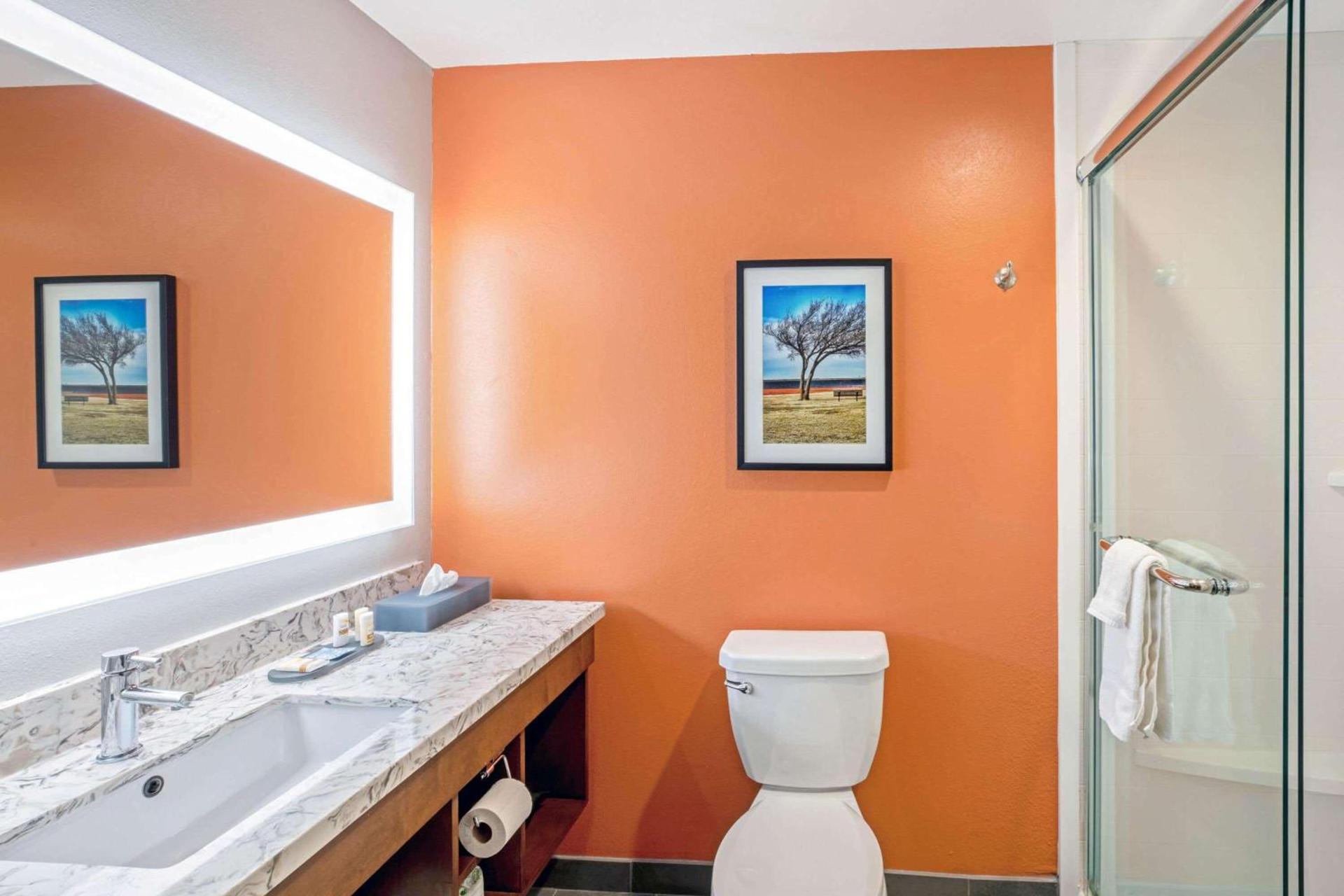 La Quinta by Wyndham Waco Baylor Downtown photo 20