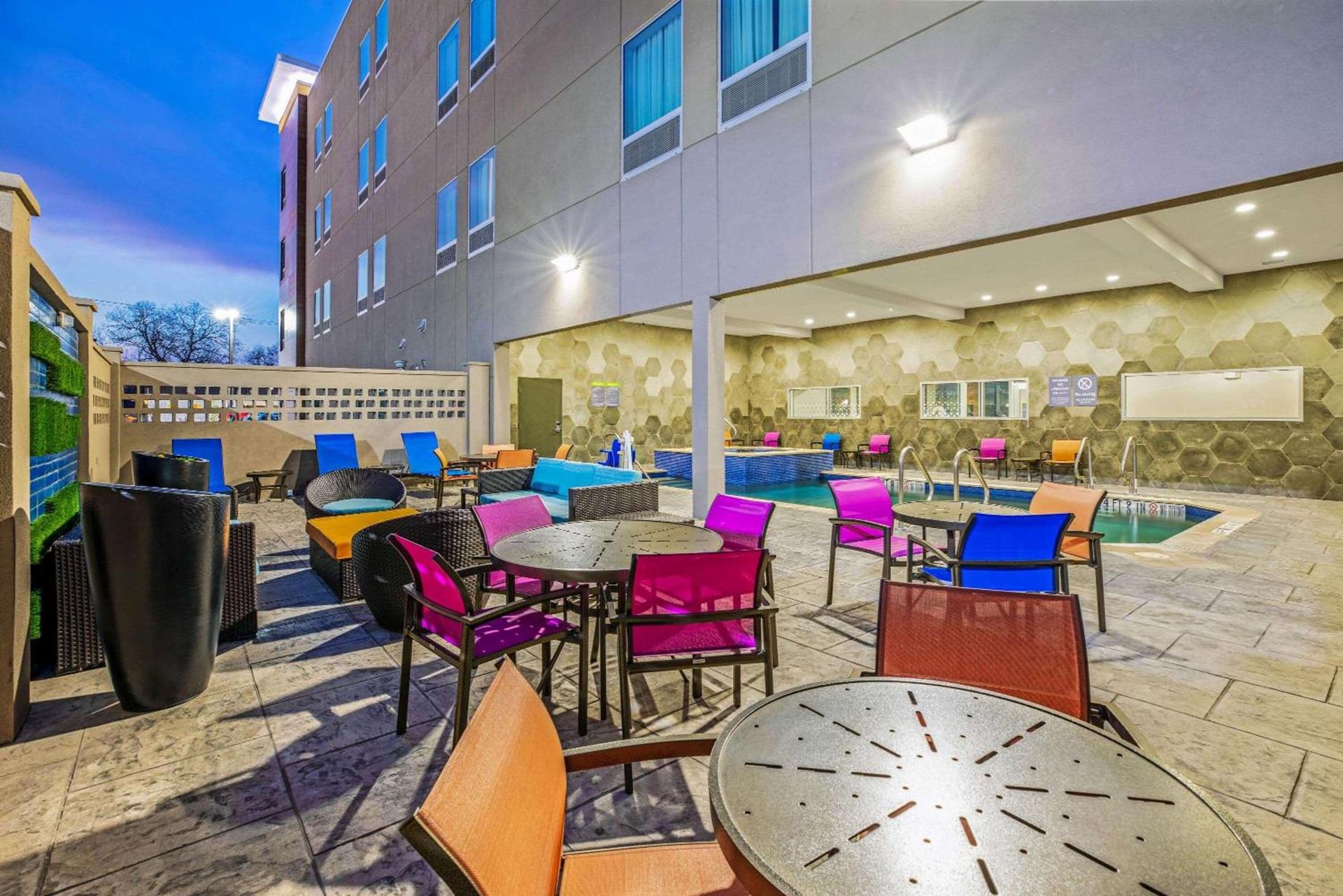 La Quinta by Wyndham Waco Baylor Downtown photo 31