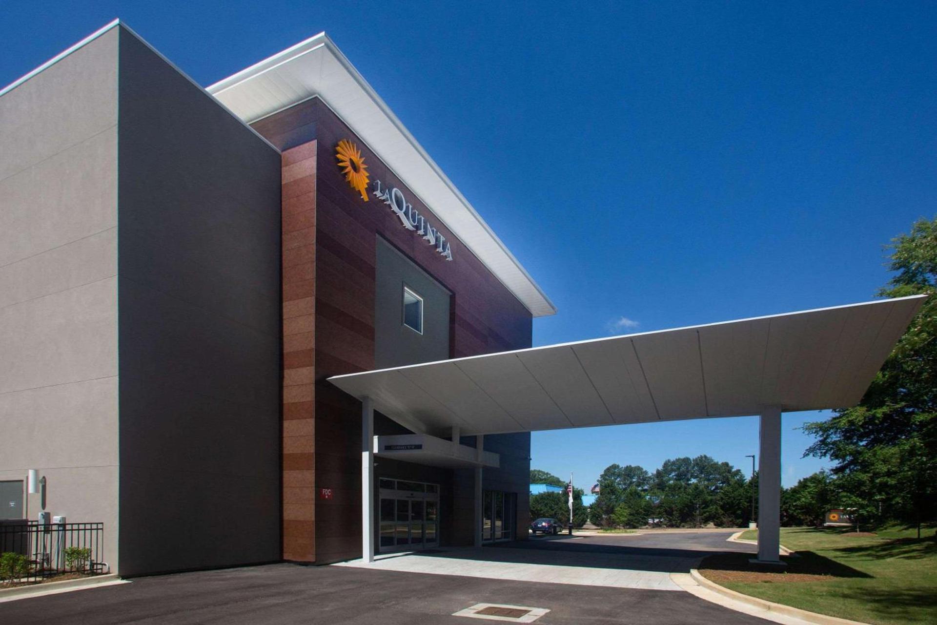 La Quinta Inn & Suites by Wyndham Oxford photo 2