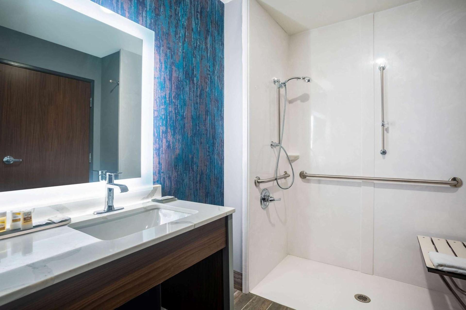 La Quinta Inn & Suites by Wyndham Oxford photo 12
