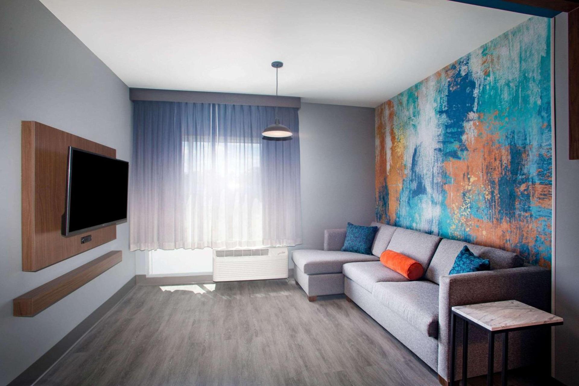 La Quinta Inn & Suites by Wyndham Oxford photo 17