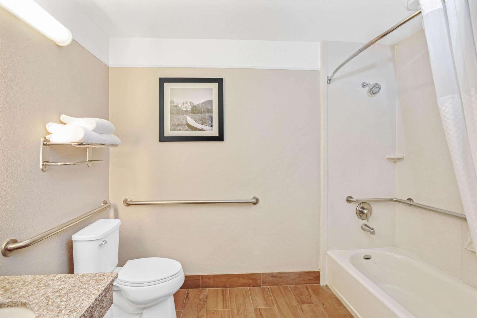 La Quinta by Wyndham Modesto Salida photo 12