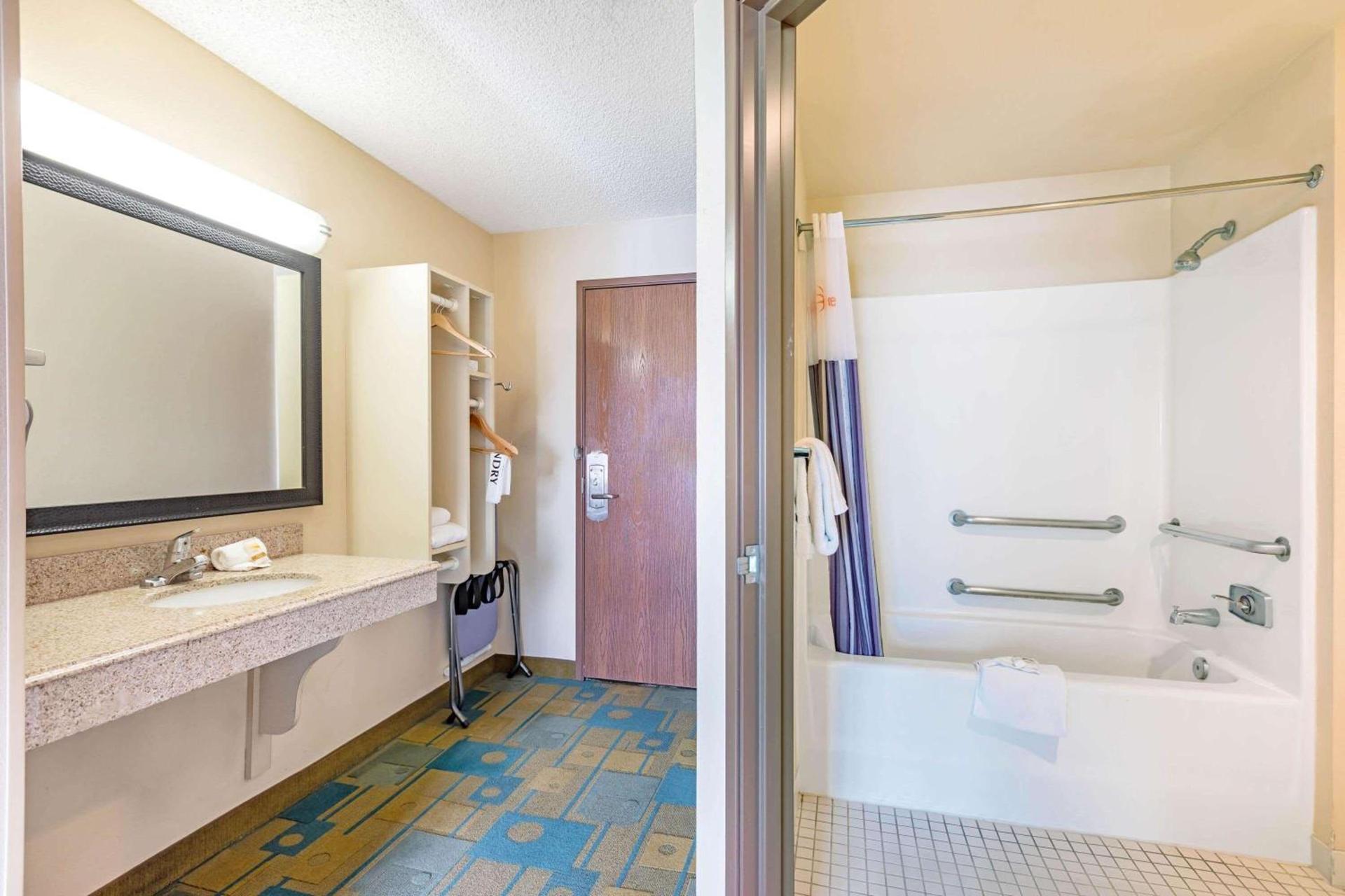 La Quinta by Wyndham El Paso East photo 5