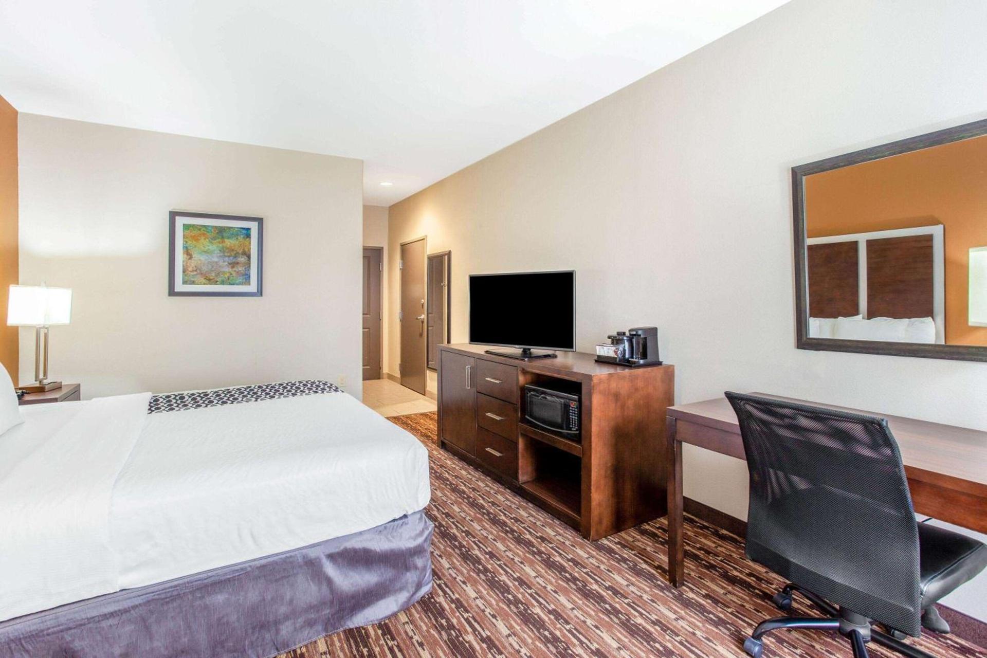 La Quinta by Wyndham Gonzales TX photo 16