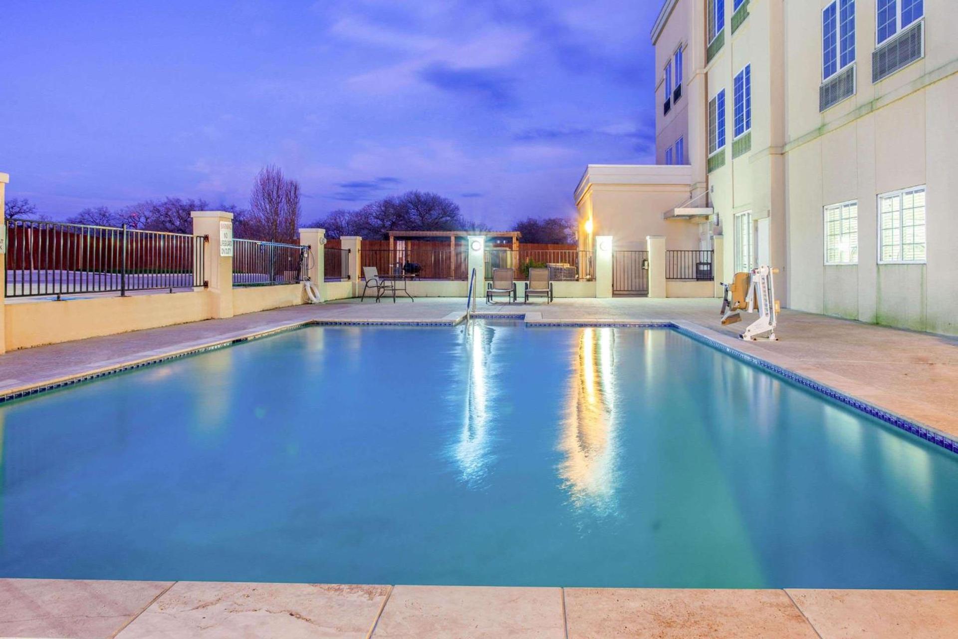 La Quinta by Wyndham Luling photo 9