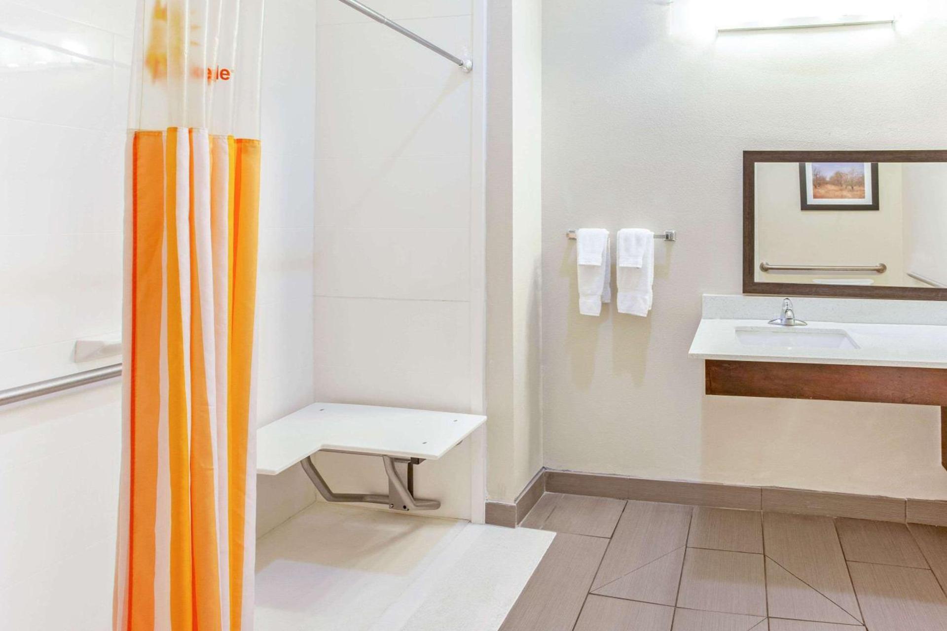La Quinta by Wyndham Luling photo 15