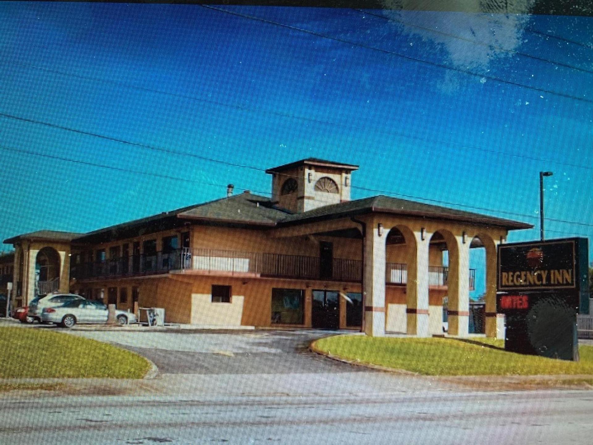 REGENCY INN photo 18