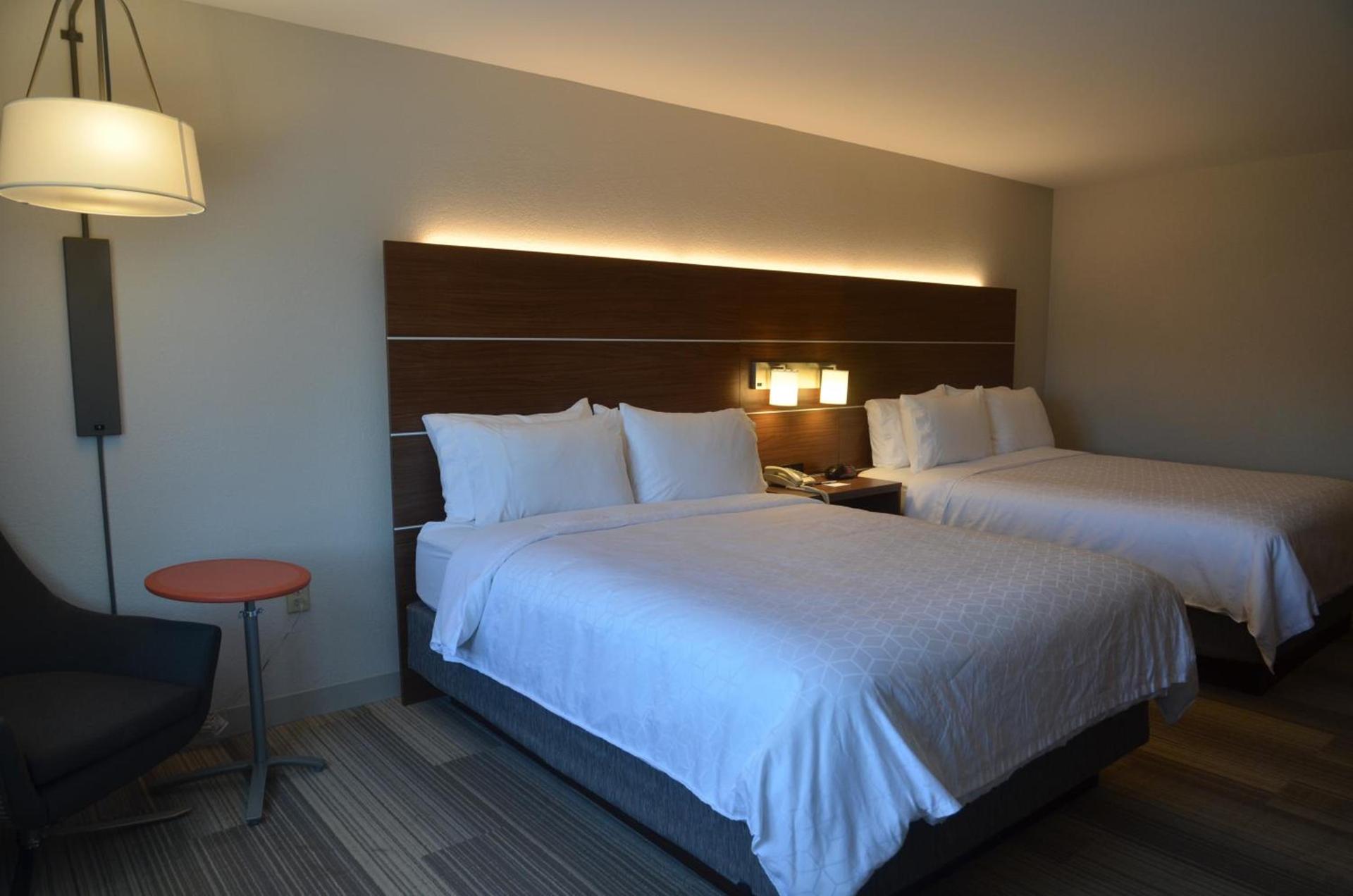 Holiday Inn Express & Suites Rochester by IHG photo 10