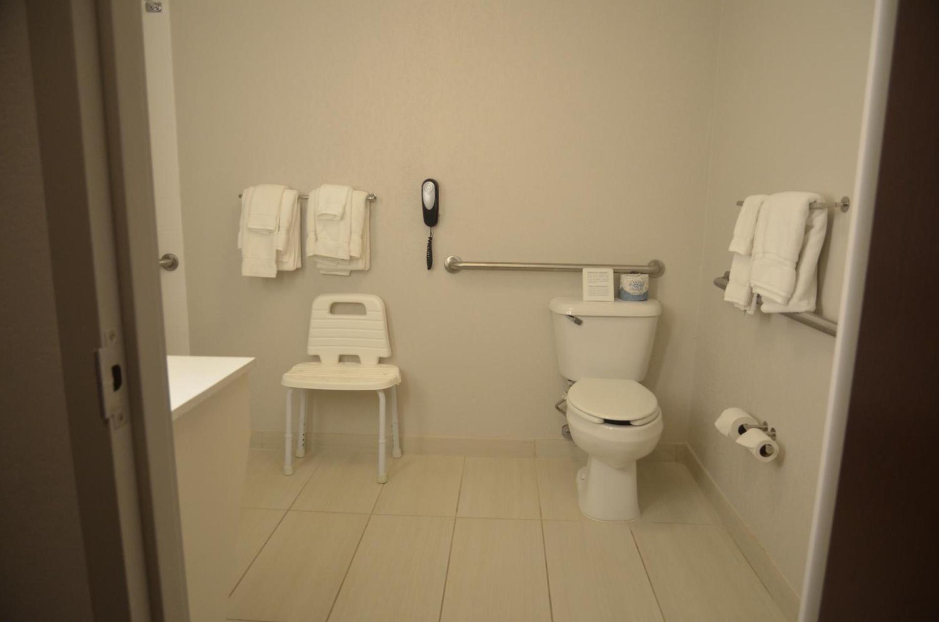 Holiday Inn Express & Suites Rochester by IHG photo 7
