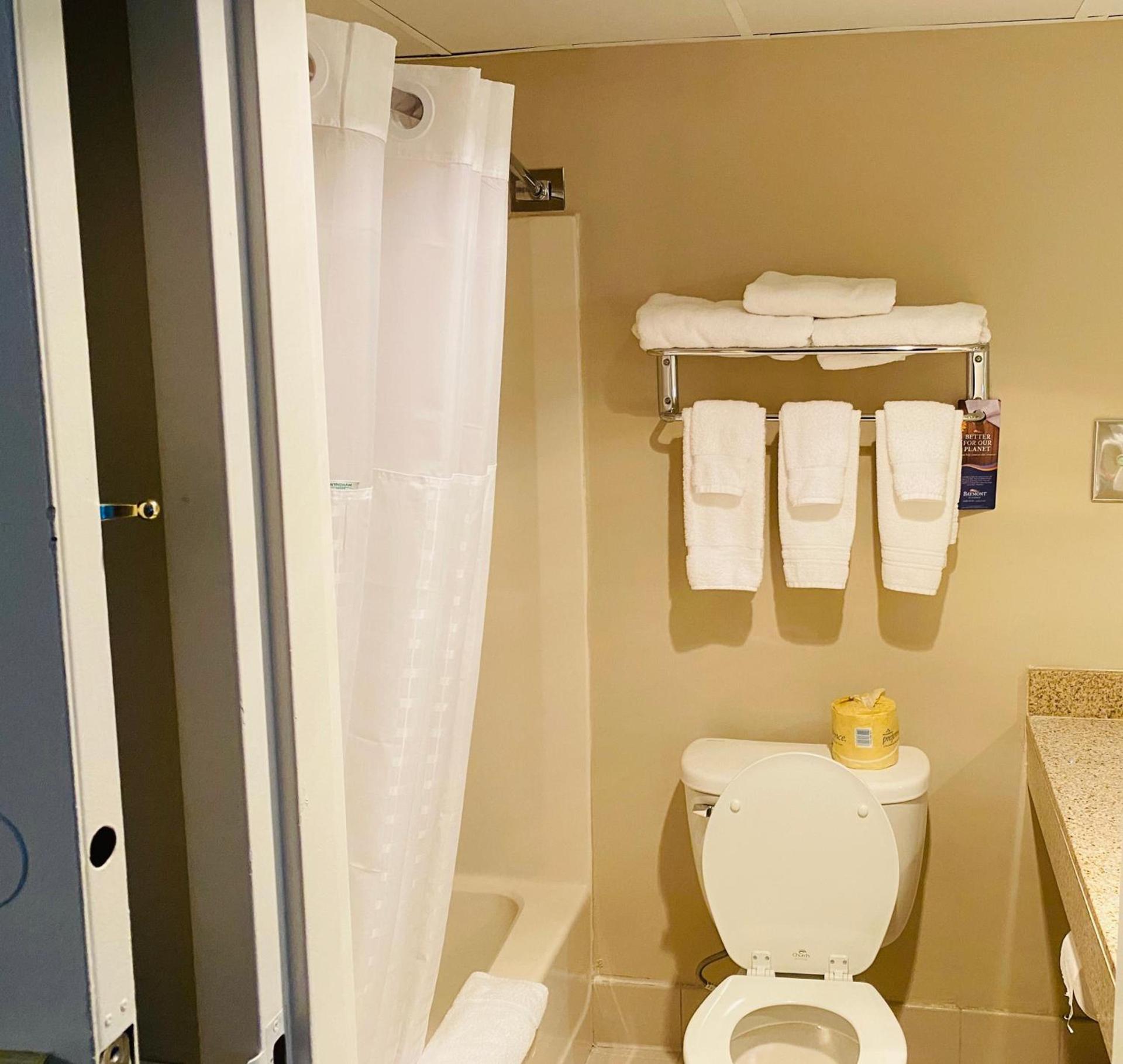 Baymont by Wyndham Latham Albany Airport photo 17