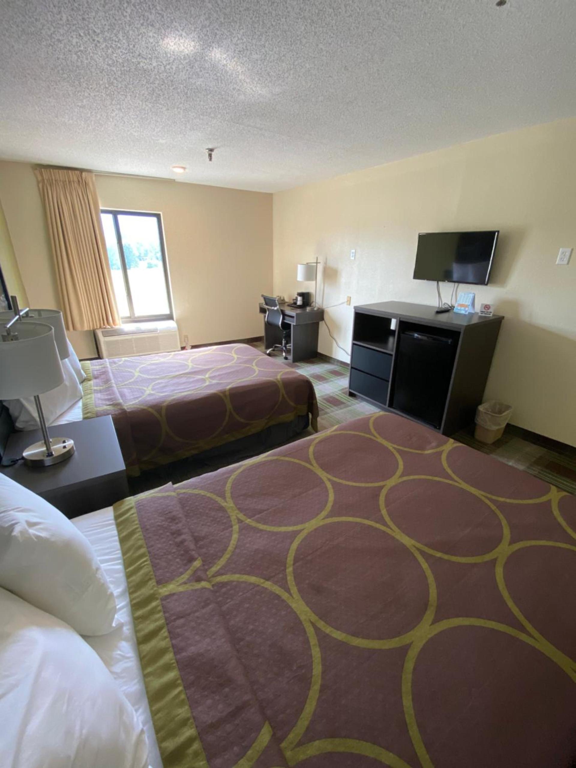 Super 8 by Wyndham Metropolis photo 24