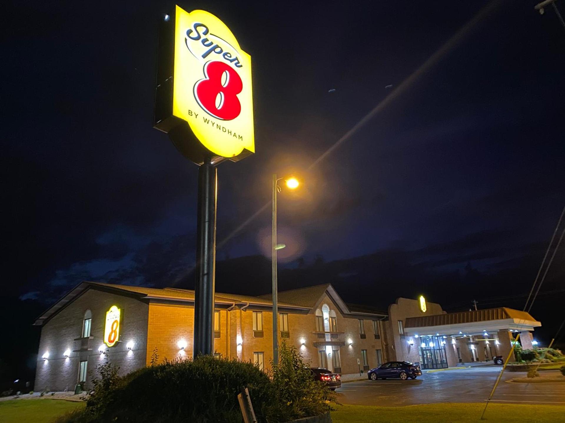 Super 8 by Wyndham Metropolis photo 17