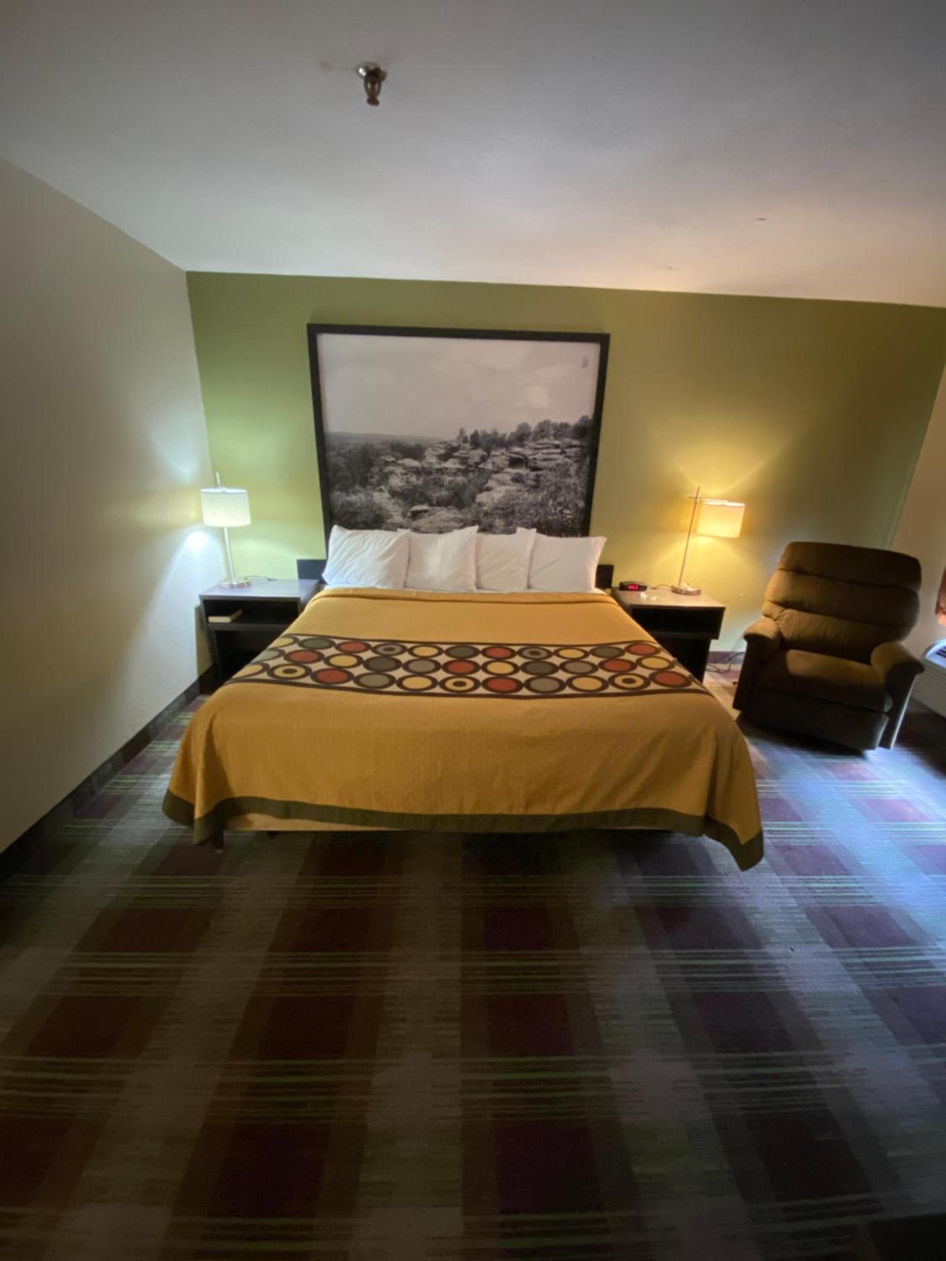 Super 8 by Wyndham Metropolis photo 12