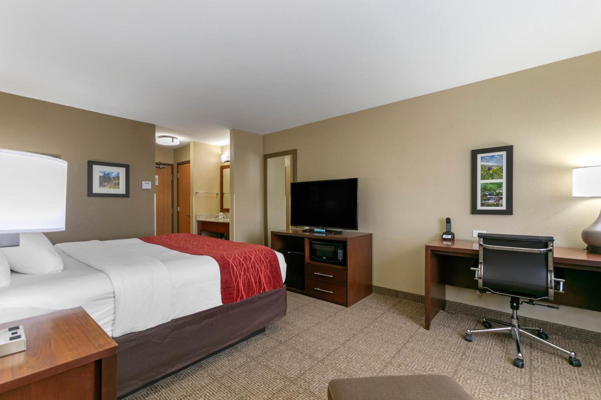 Comfort Inn & Suites Near University of Wyoming photo 46