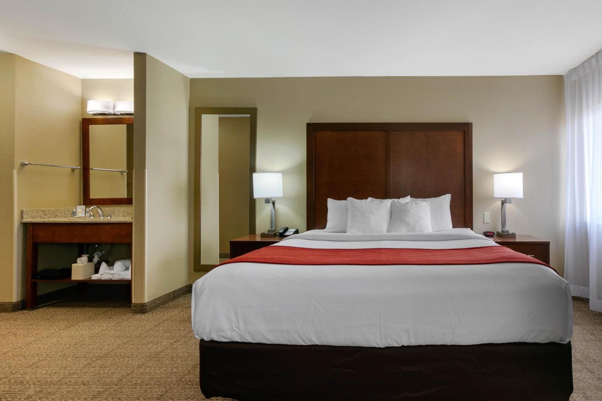 Comfort Inn & Suites Near University of Wyoming photo 45