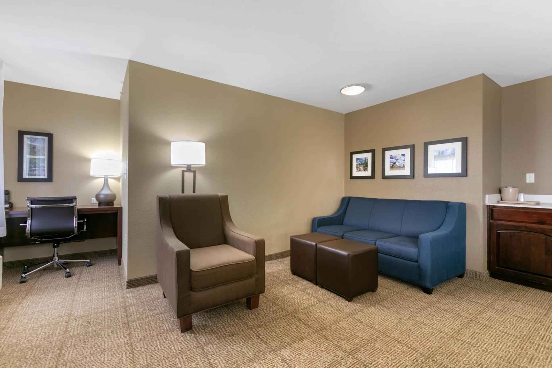 Comfort Inn & Suites Near University of Wyoming photo 44