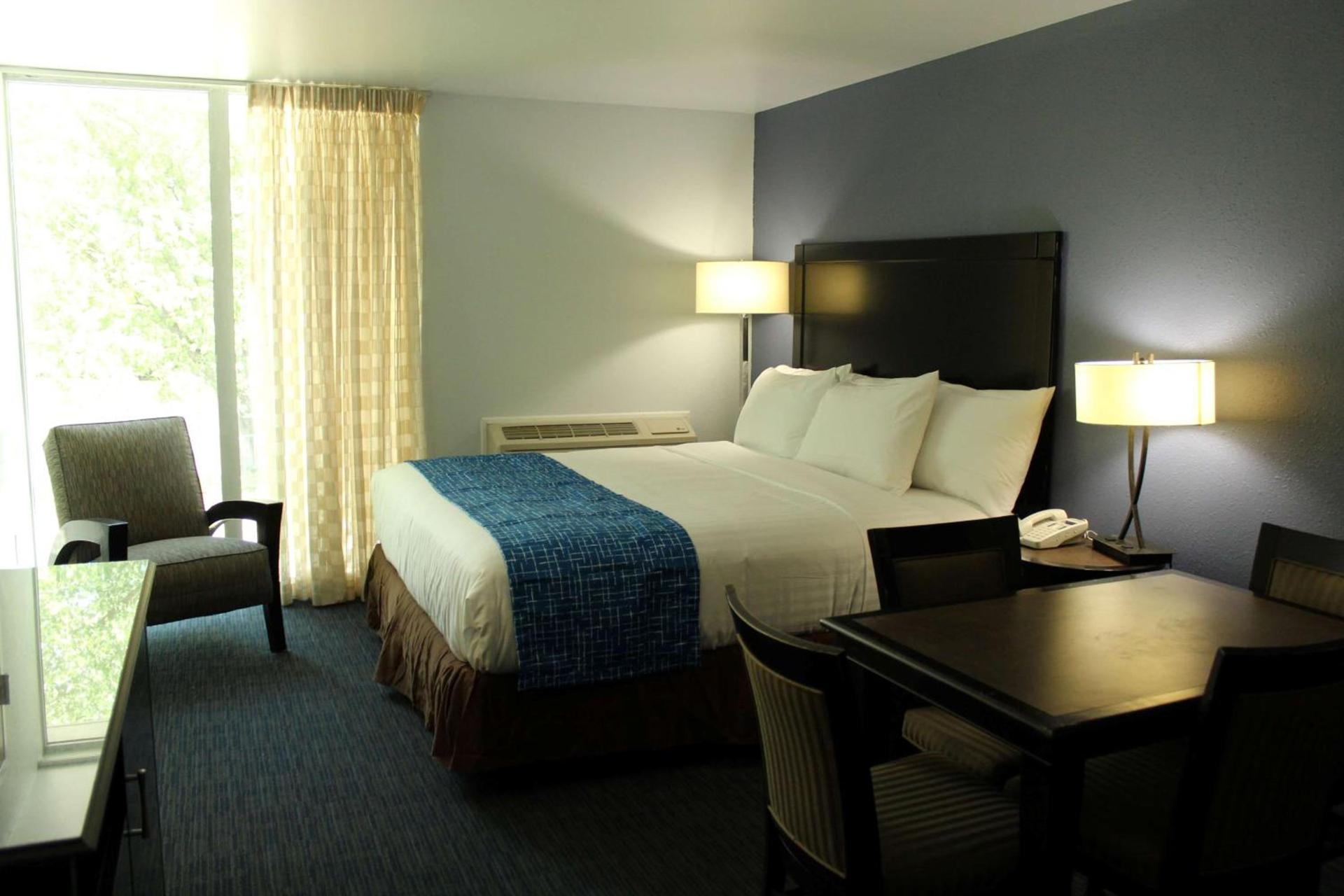 Travelodge by Wyndham Water's Edge Hotel - Racine photo 21