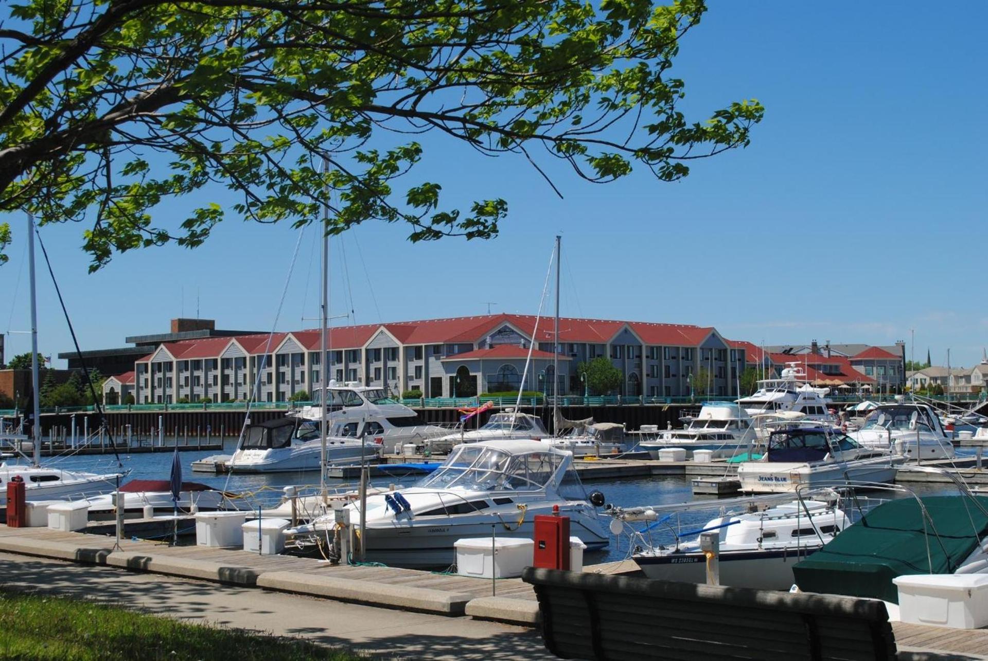 DoubleTree by Hilton Racine Harbourwalk — hotel in Racine