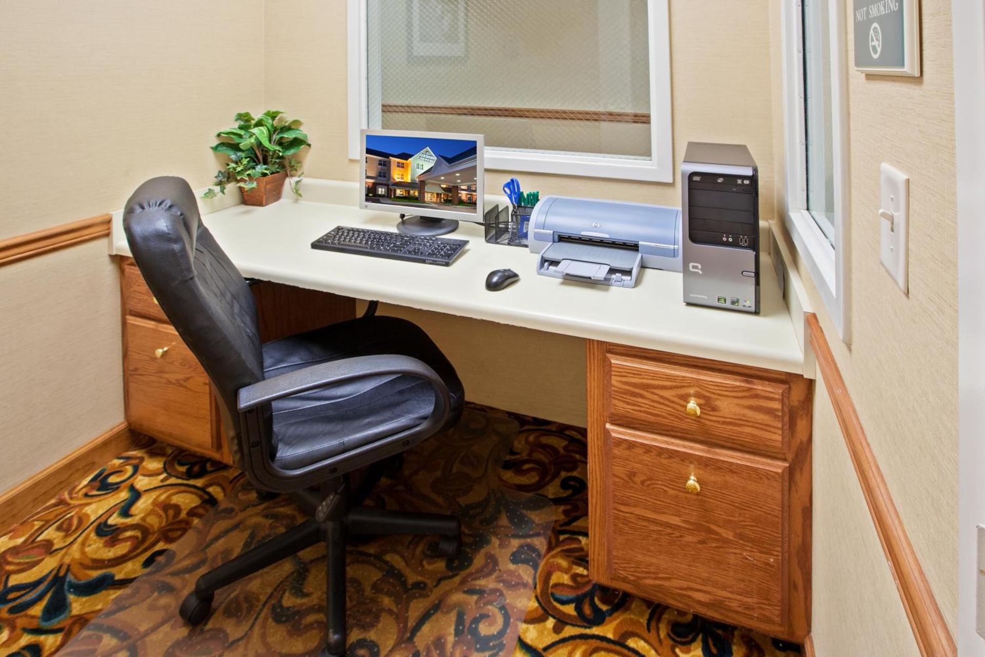 La Quinta Inn & Suites by Wyndam Knoxville West photo 9