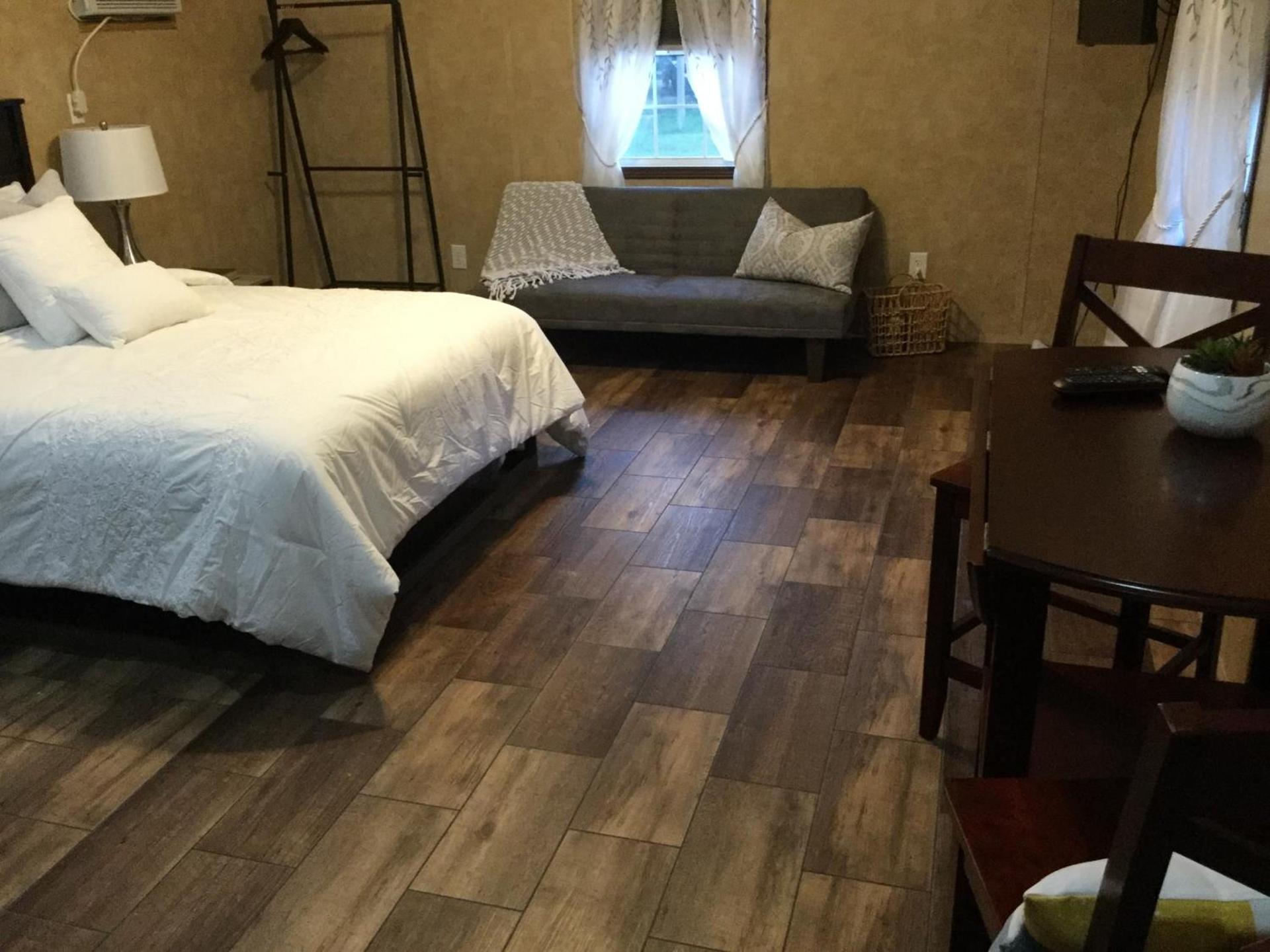 Kickapoo Shores Waterfront Cottages photo 9