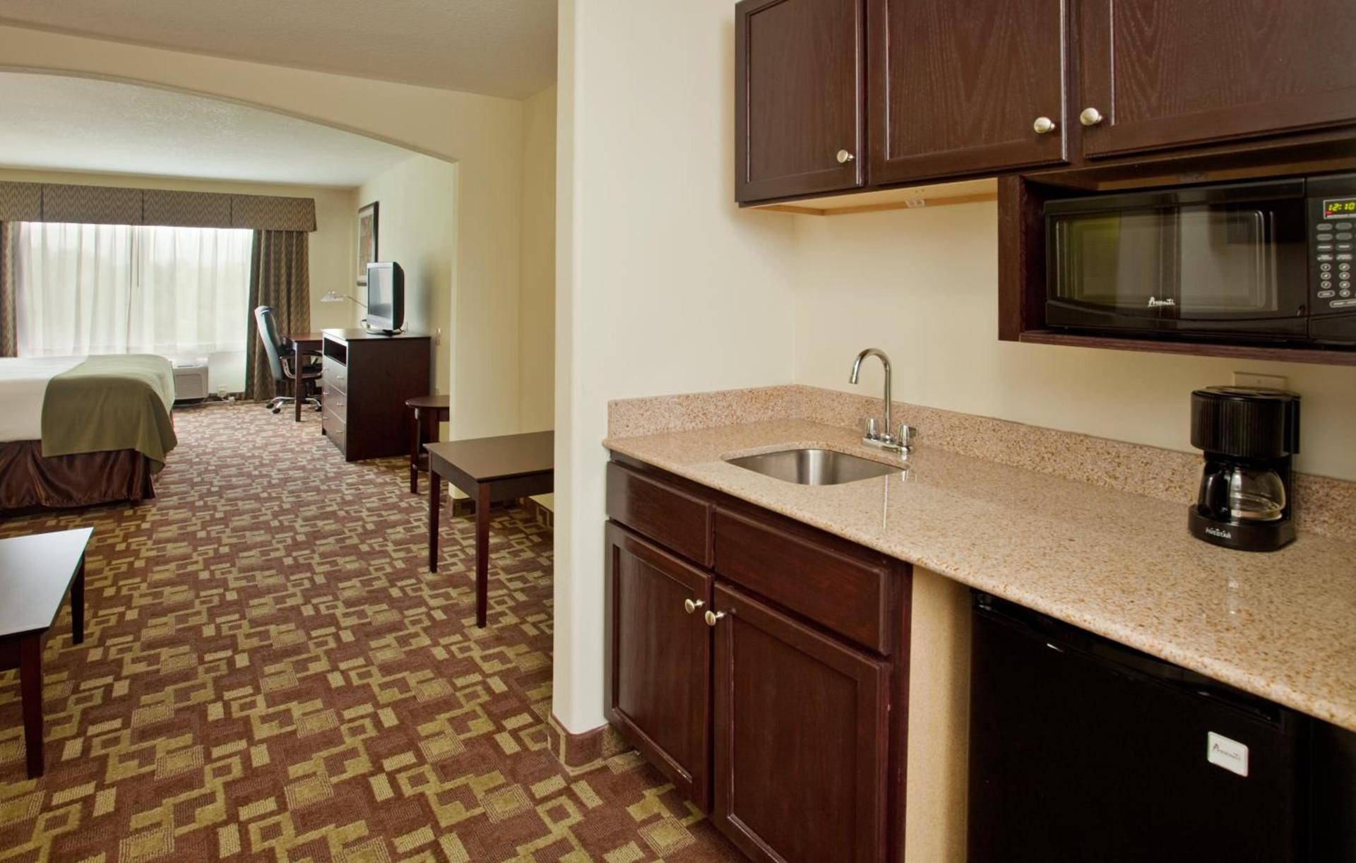 Holiday Inn Express Hotel & Suites Kansas City Sports Complex by IHG photo 43