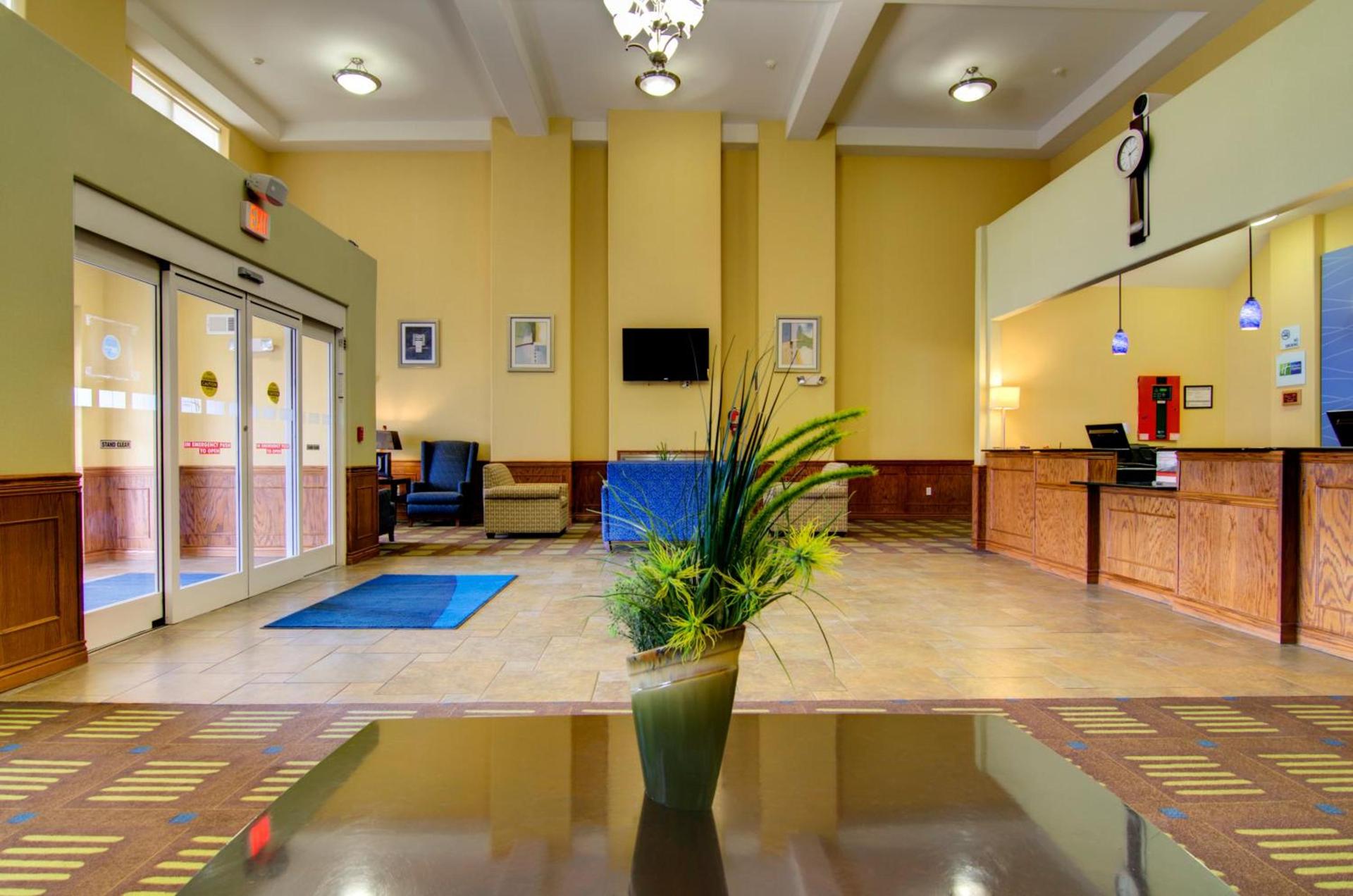 Holiday Inn Express Hotel & Suites Kansas City Sports Complex by IHG photo 5