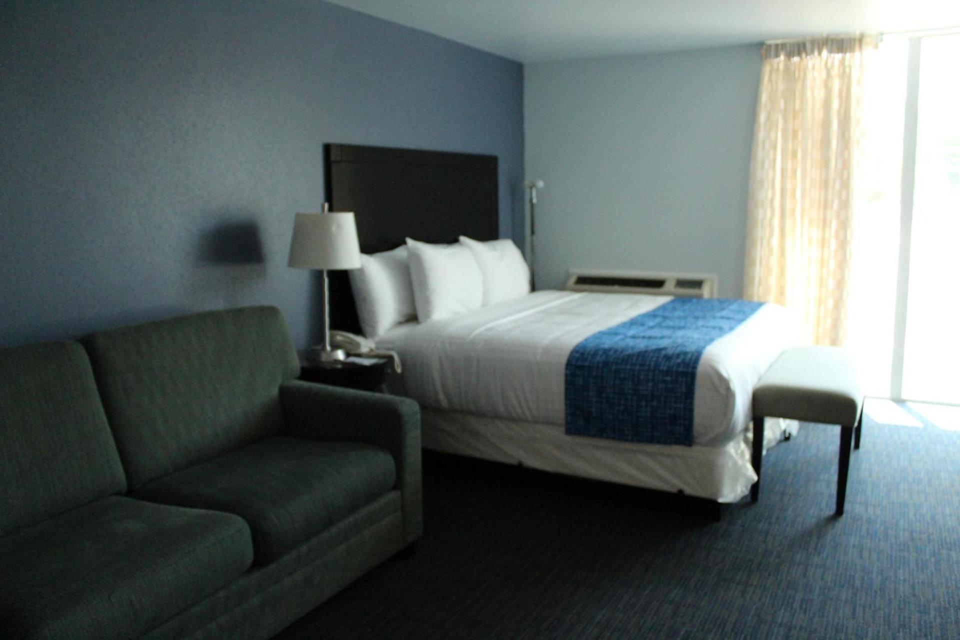 Travelodge by Wyndham Water's Edge Hotel - Racine photo 11