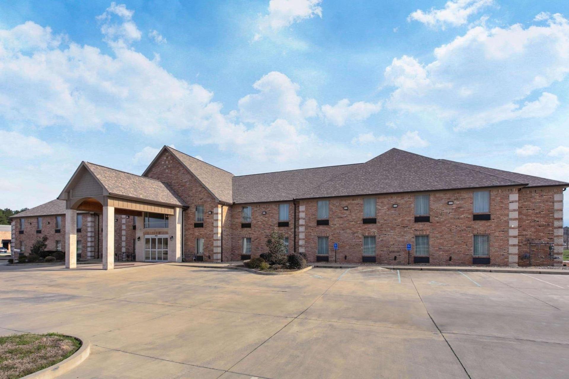 Days Inn & Suites by Wyndham Florence/Jackson Area photo 1