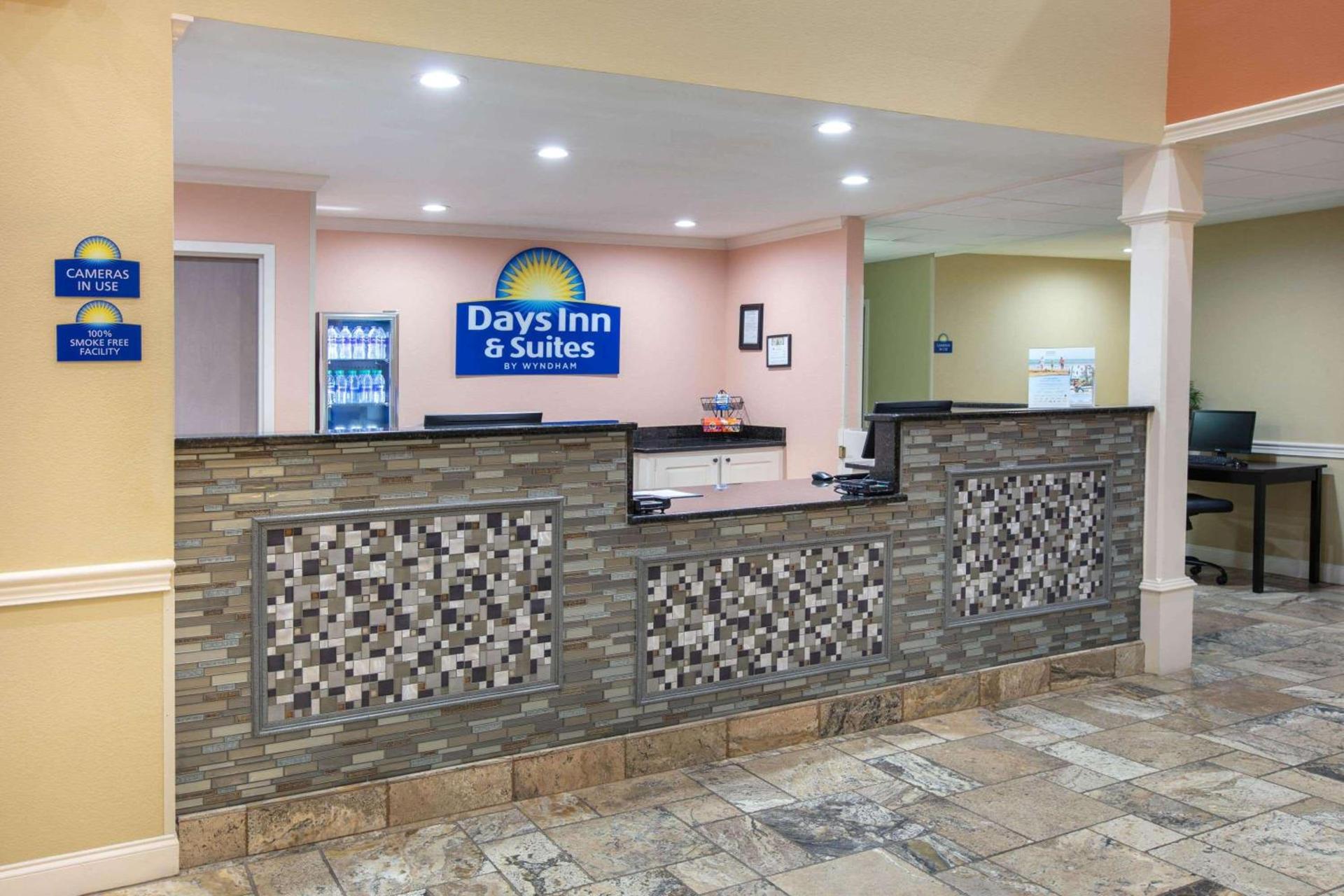 Days Inn & Suites by Wyndham Florence/Jackson Area photo 3