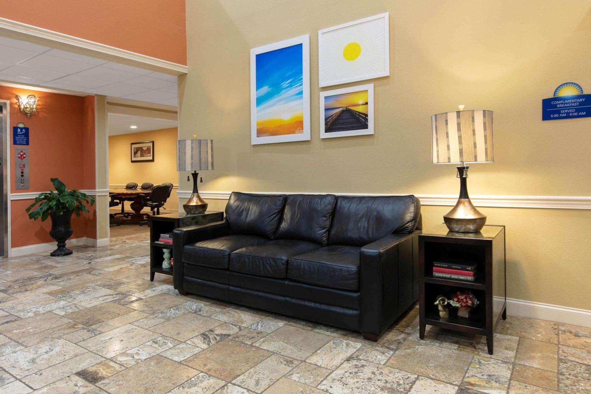 Days Inn & Suites by Wyndham Florence/Jackson Area photo 4