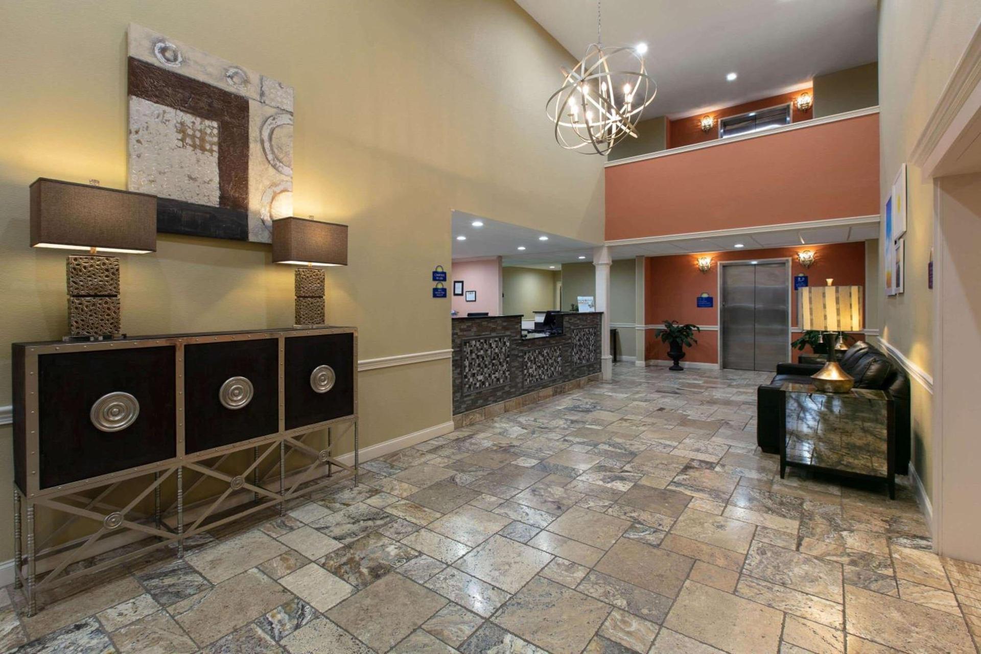 Days Inn & Suites by Wyndham Florence/Jackson Area photo 5