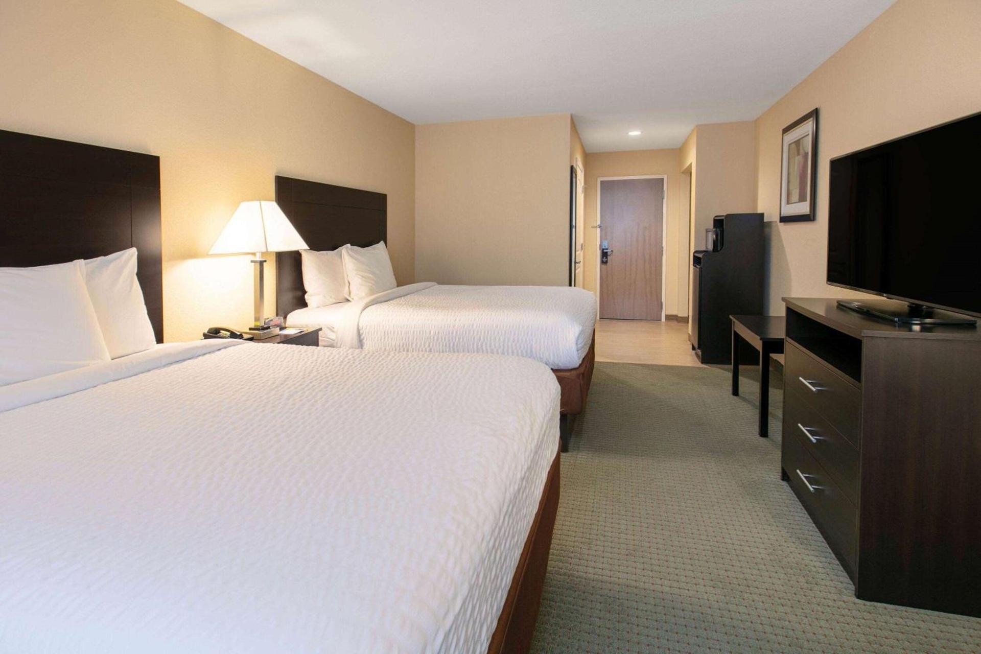 Days Inn & Suites by Wyndham Florence/Jackson Area photo 16