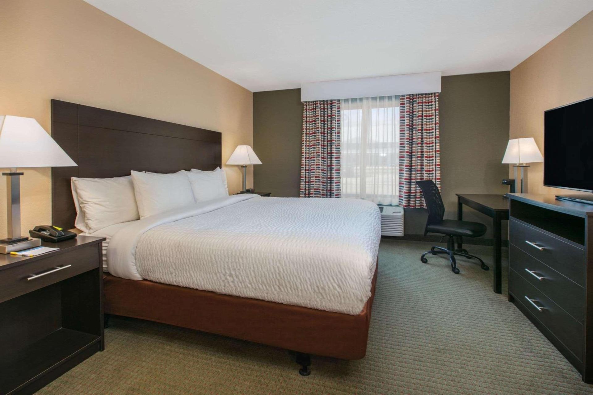 Days Inn & Suites by Wyndham Florence/Jackson Area photo 18