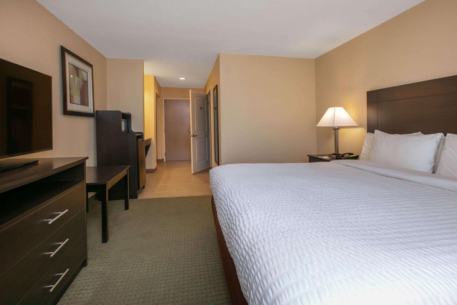 Days Inn & Suites by Wyndham Florence/Jackson Area photo 19