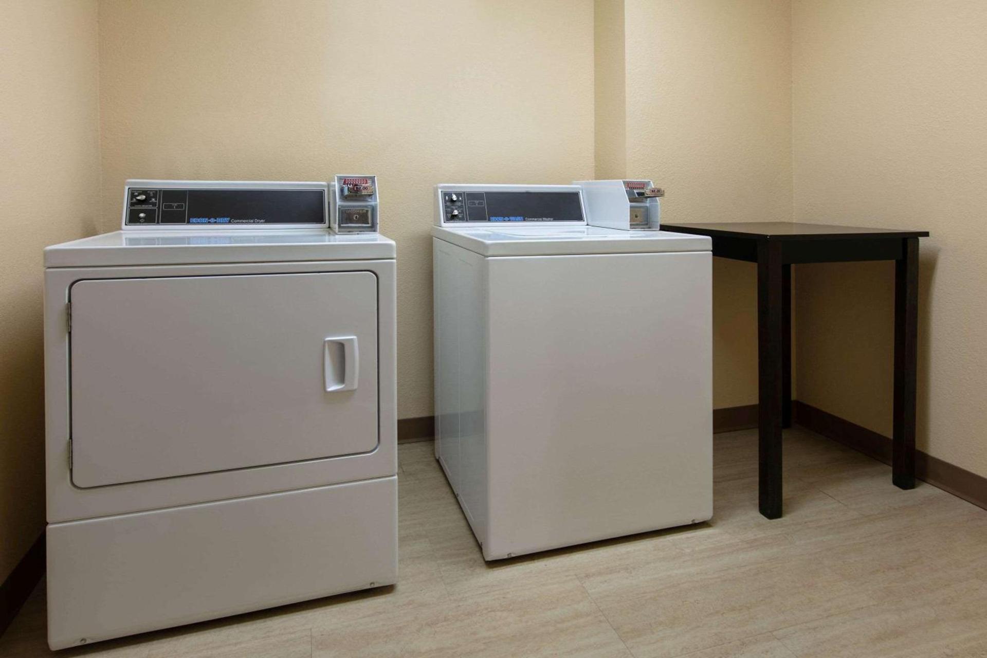 Days Inn & Suites by Wyndham Florence/Jackson Area photo 25