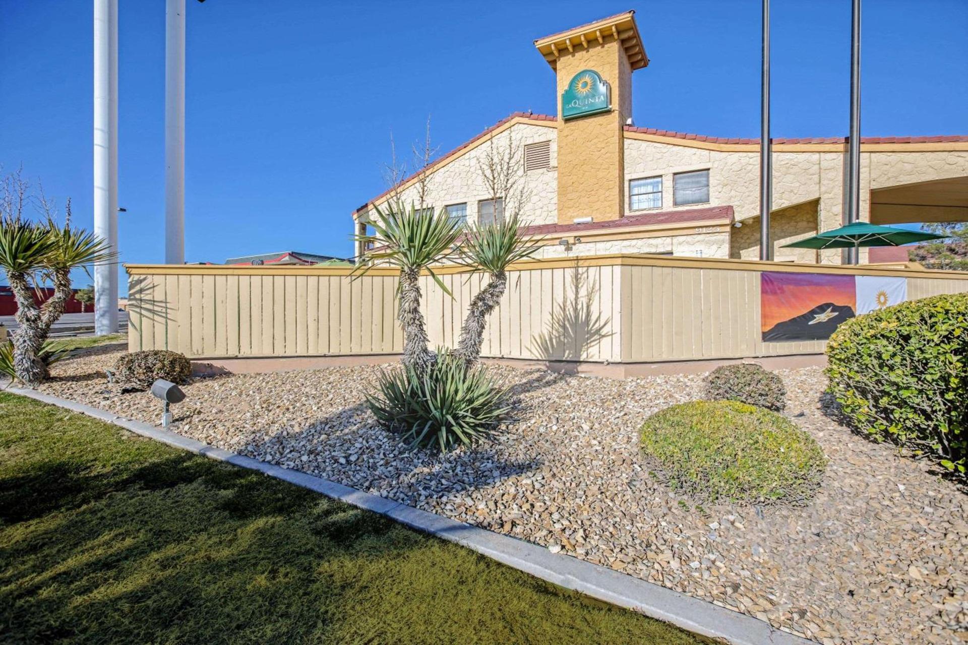 La Quinta Inn by Wyndham El Paso Cielo Vista photo 1