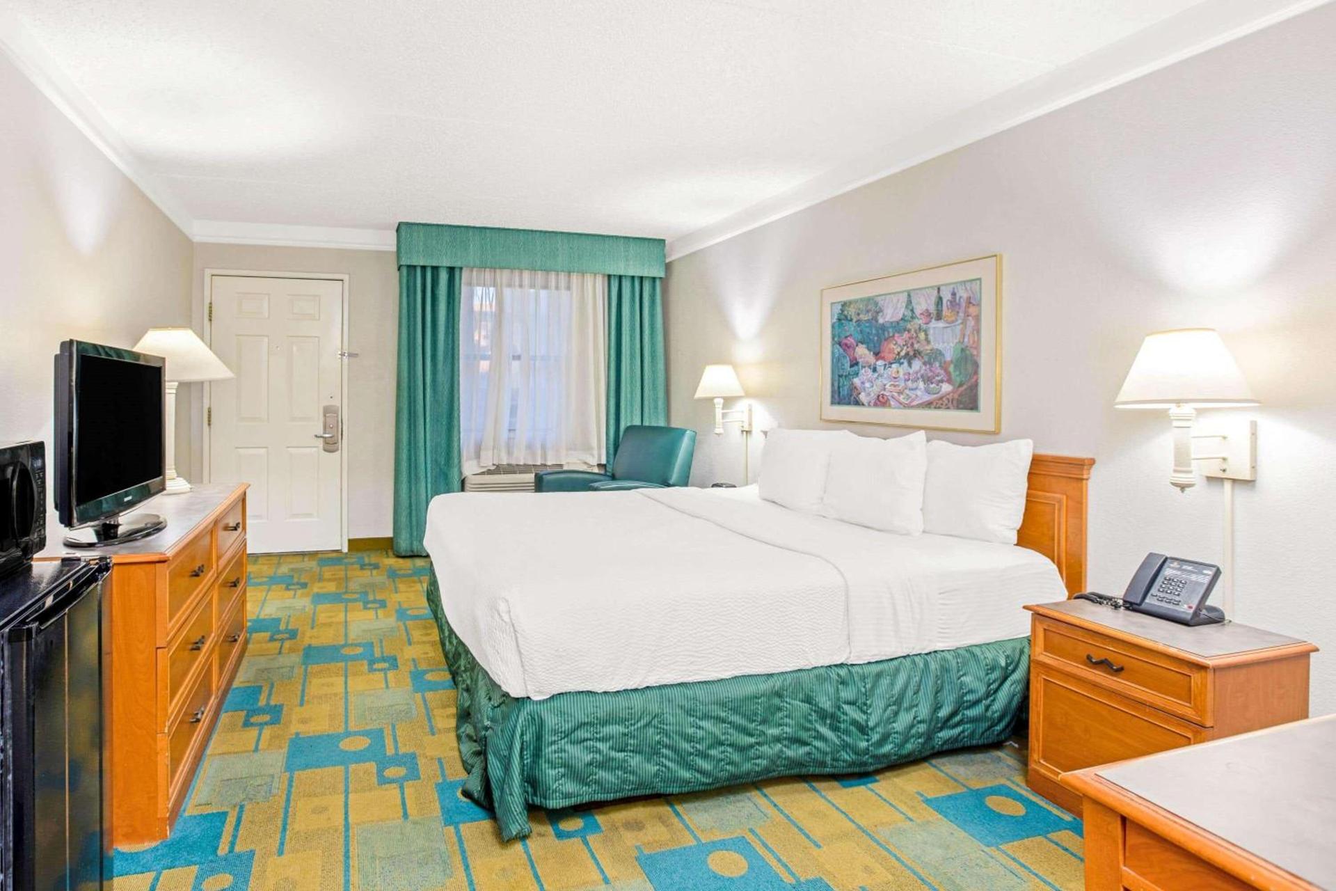 La Quinta Inn by Wyndham El Paso Cielo Vista photo 16