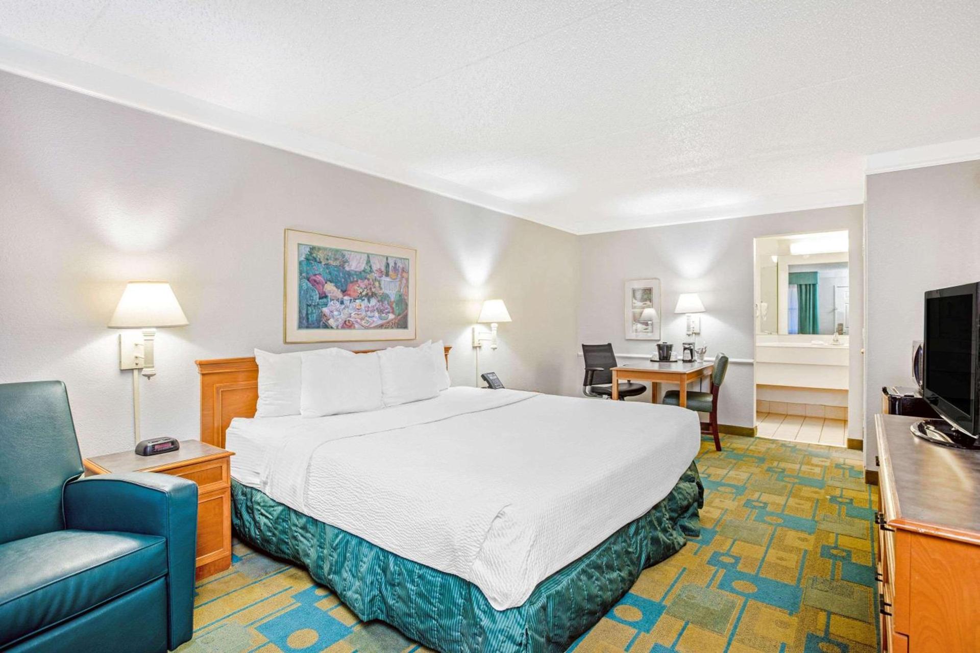 La Quinta Inn by Wyndham El Paso Cielo Vista photo 18