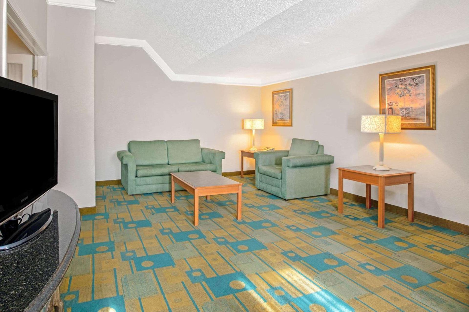 La Quinta Inn by Wyndham El Paso Cielo Vista photo 27
